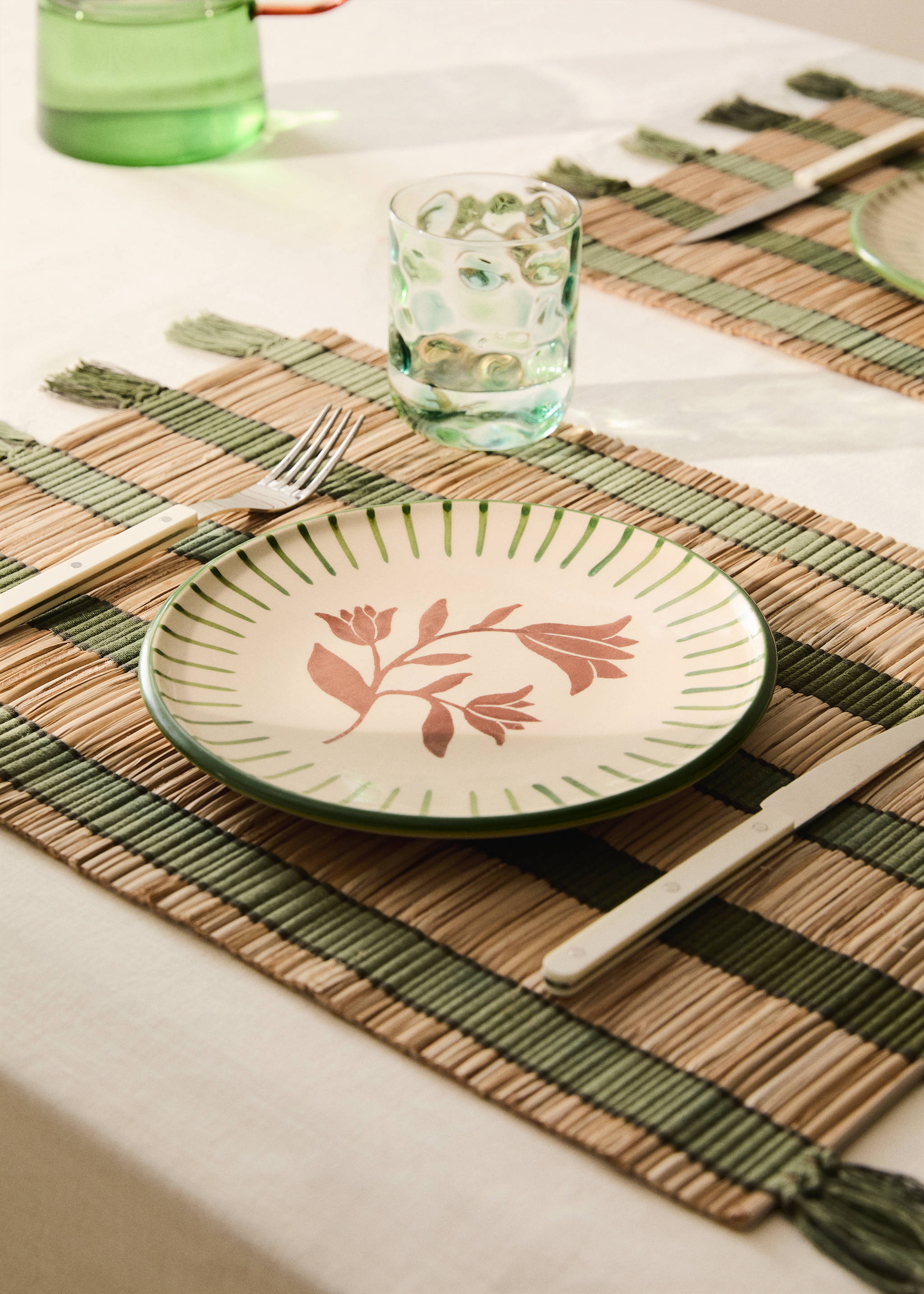 Striped raffia placemats - General plane