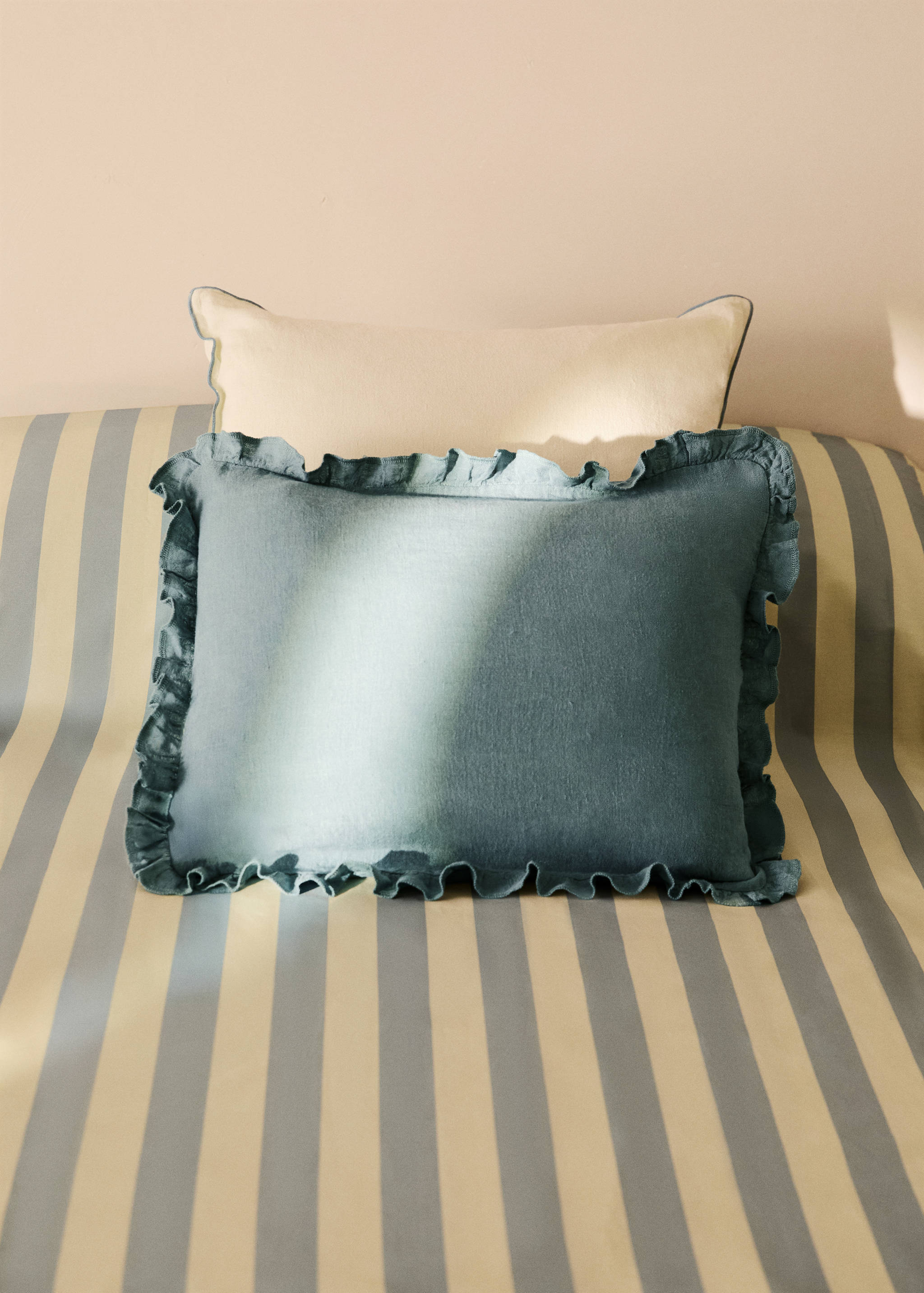 Children’s cushion cover with flier detail 30x40 cm - General plane