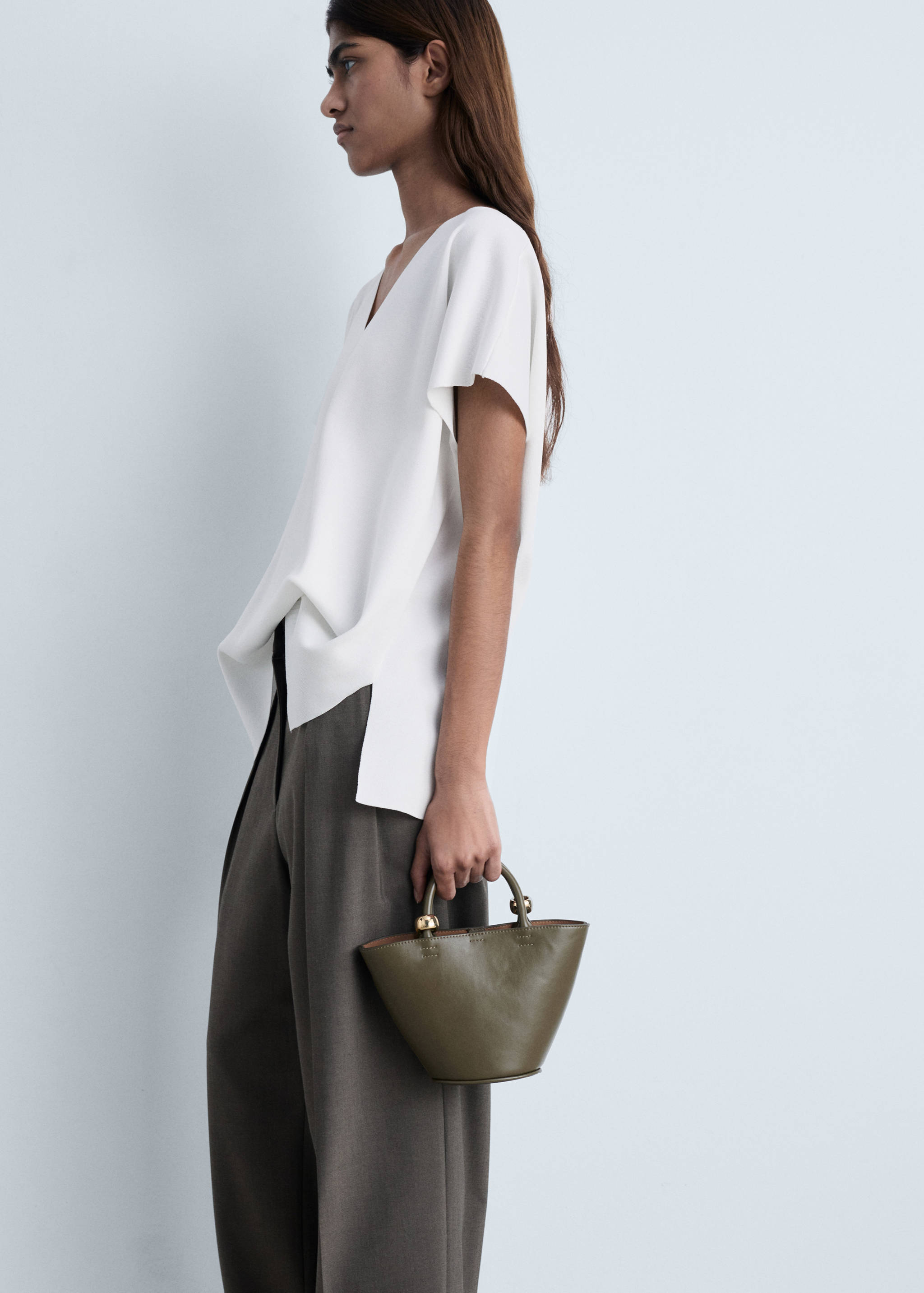 V-neck knit top - Details of the article 2