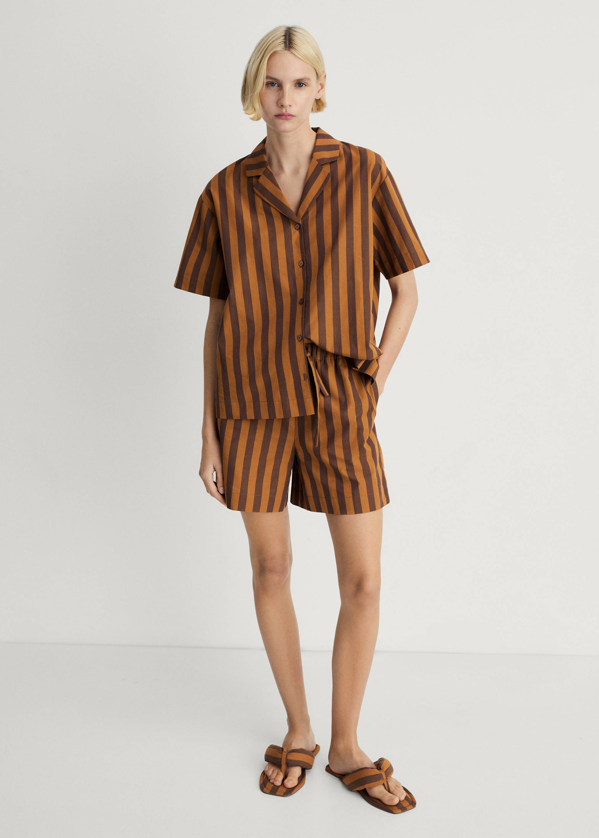 Woven two-tone striped shorts - General plane