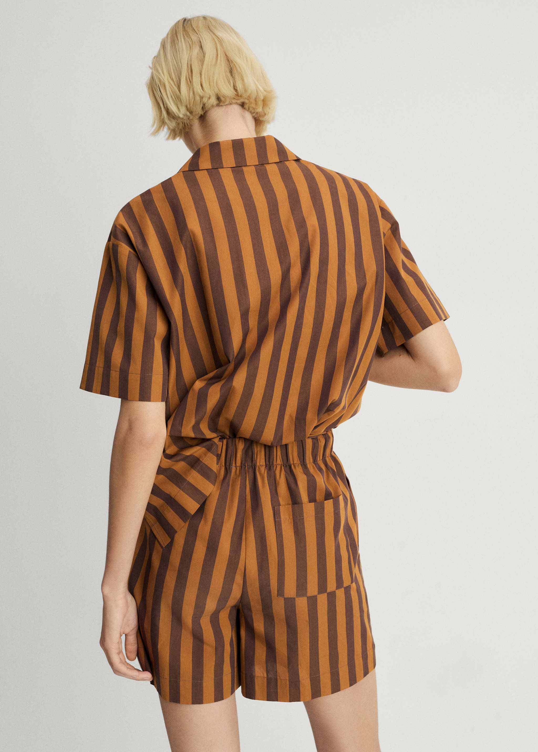 Woven two-tone striped shorts - Reverse of the article