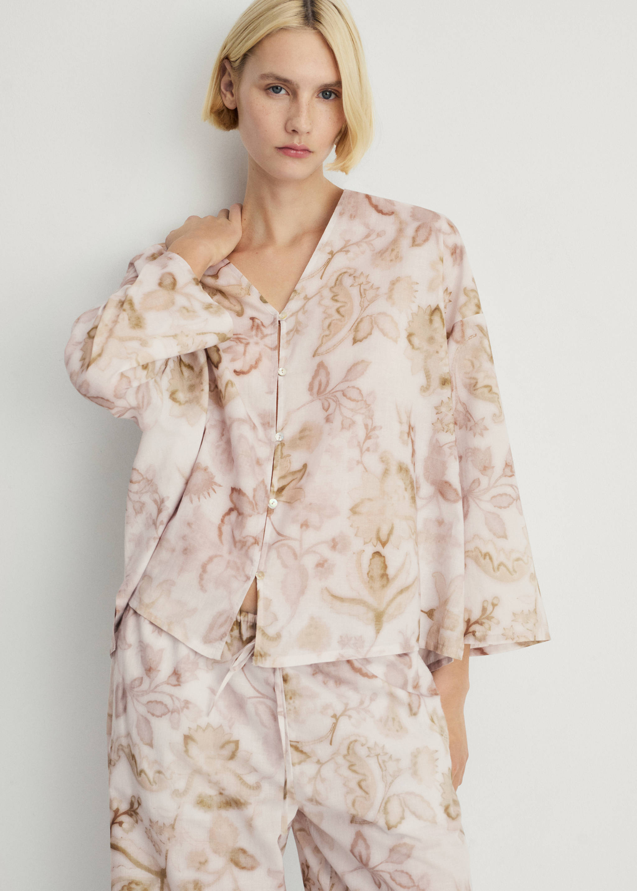 Pajama top with floral detail - Medium plane