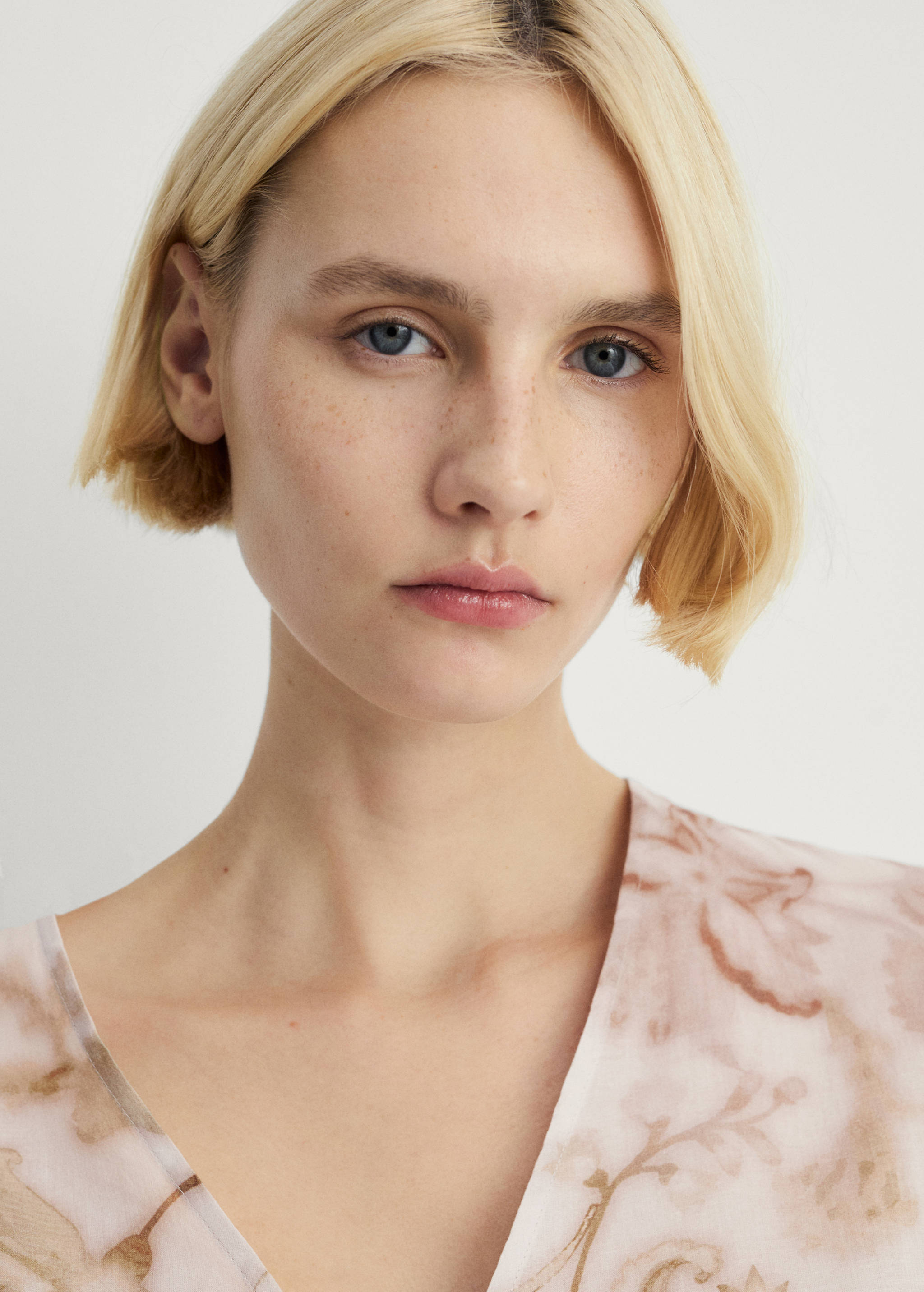 Pajama top with floral detail - Details of the article 1