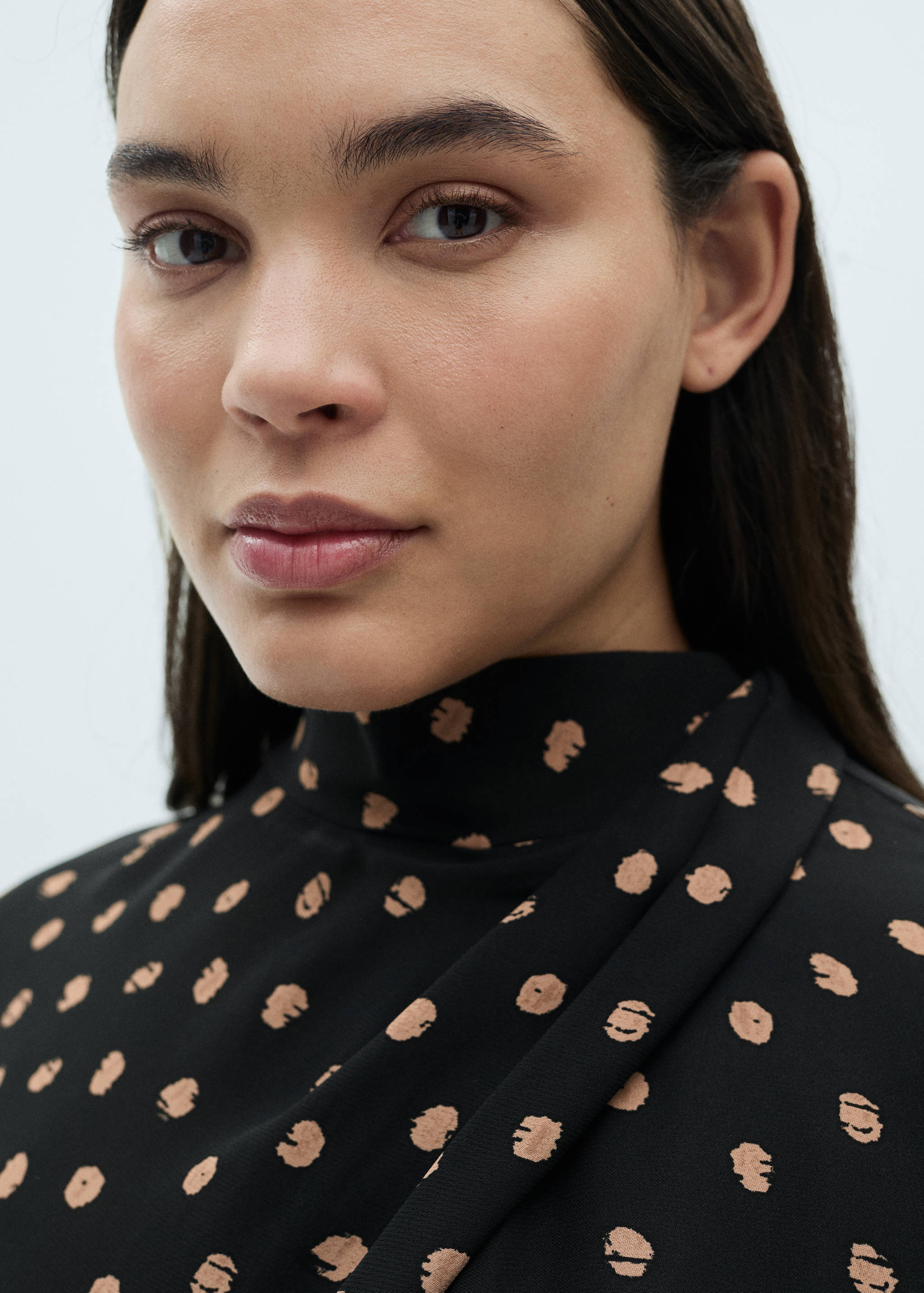 Polka-dot blouse with draped collar - Details of the article 4