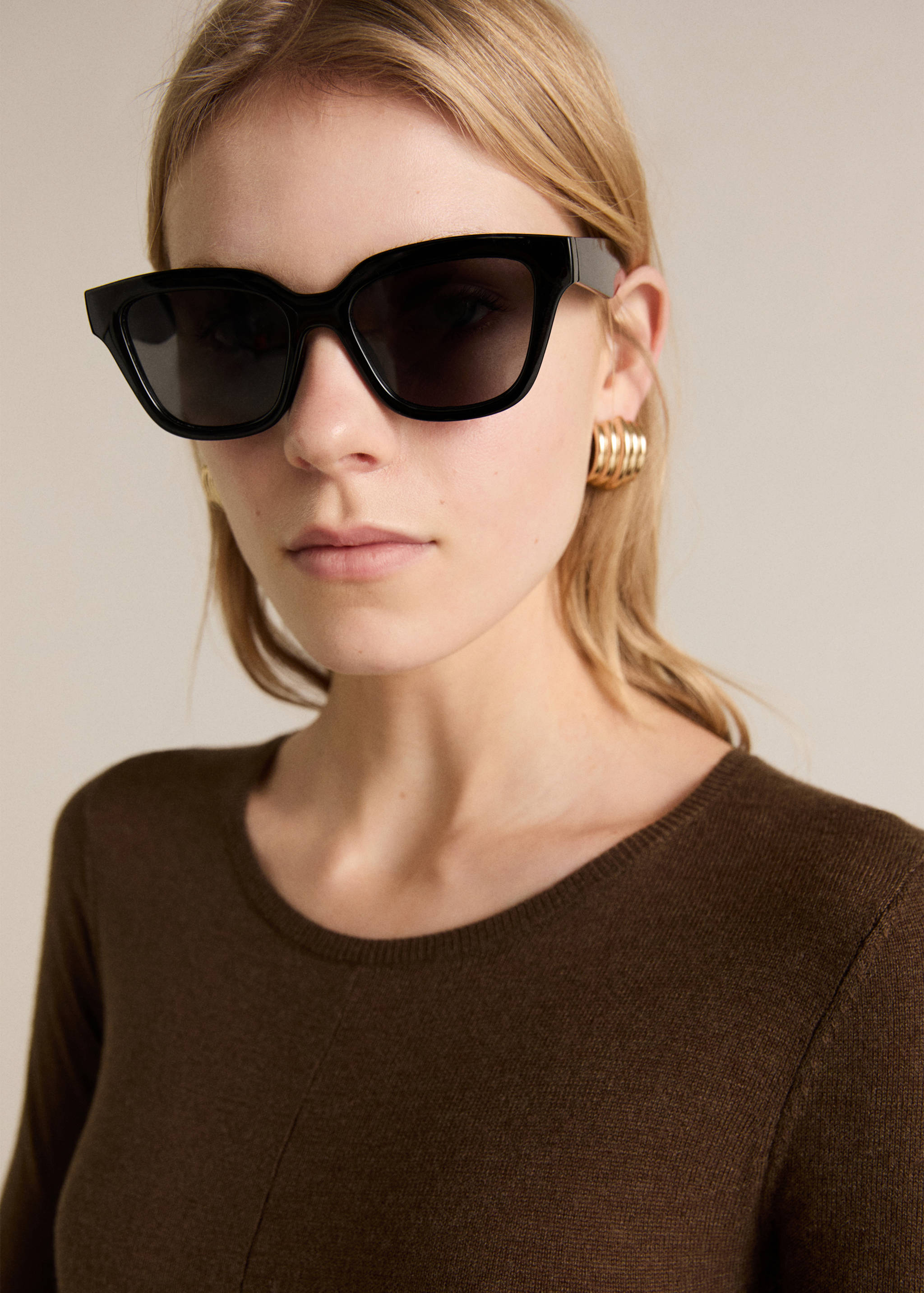 Asymmetrical low-knit dress - Details of the article 1