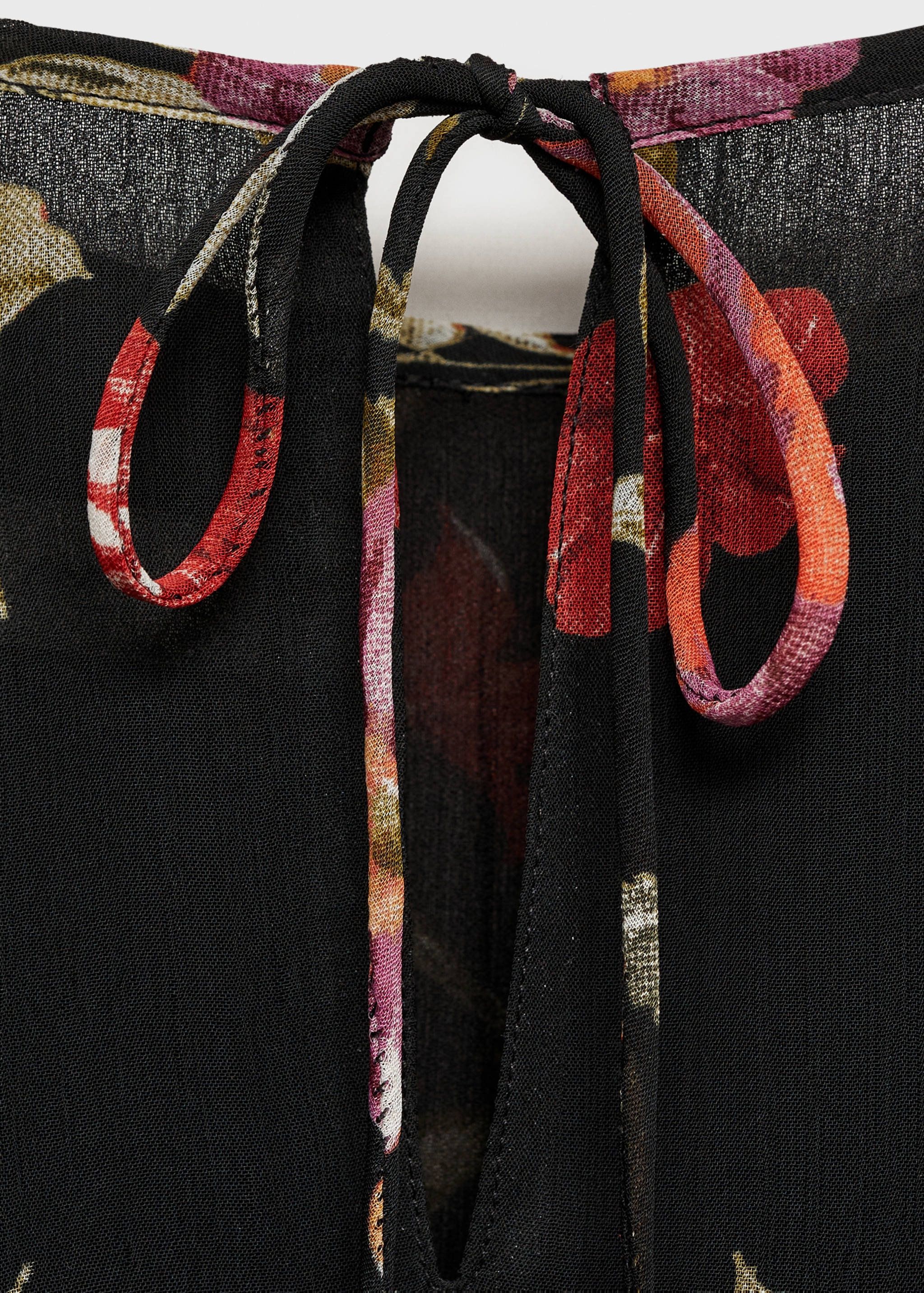 Блузка с цветочным принтом и воланами - Деталь изделия 0