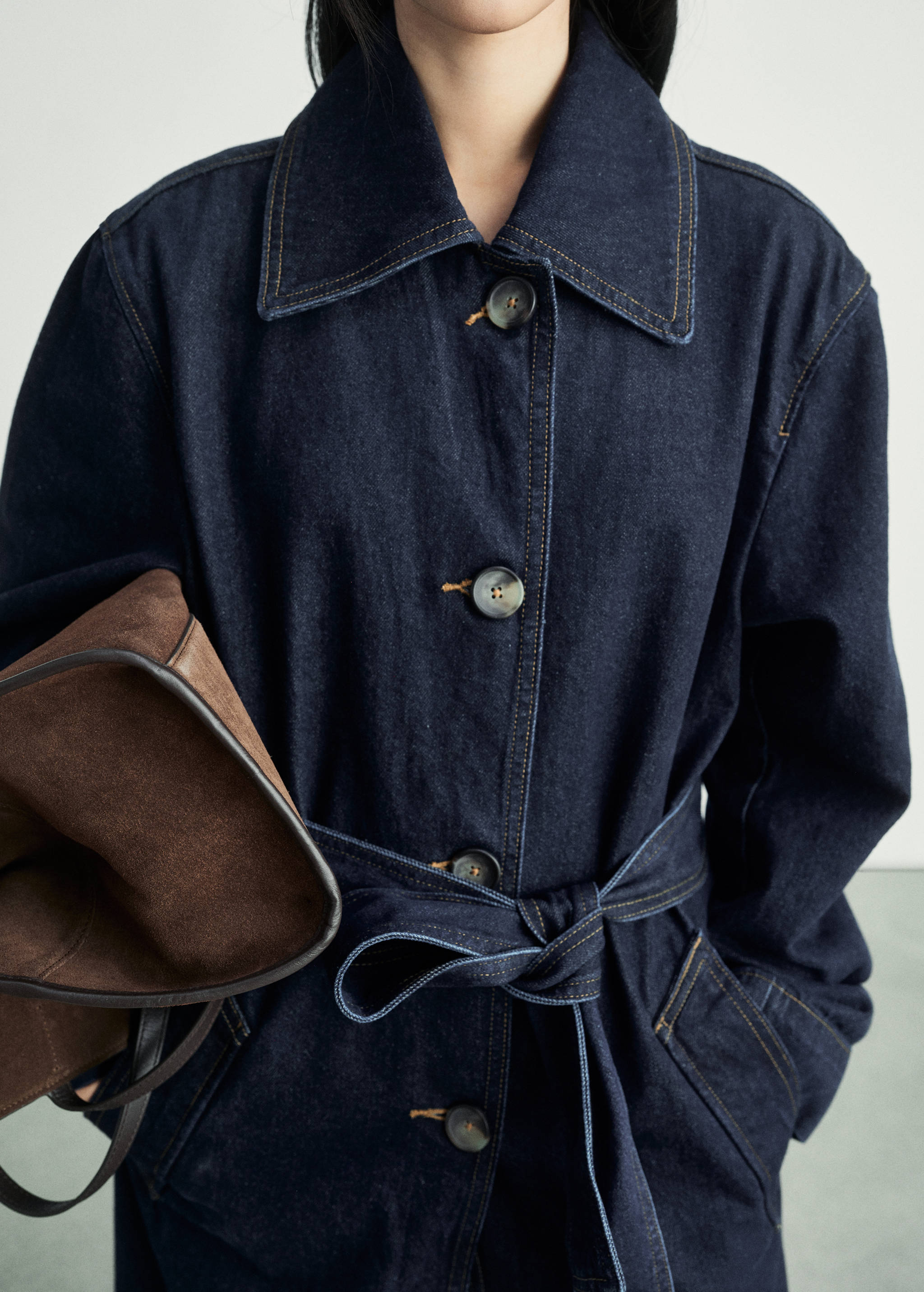 Long rinse-wash denim trench coat - Details of the article 7
