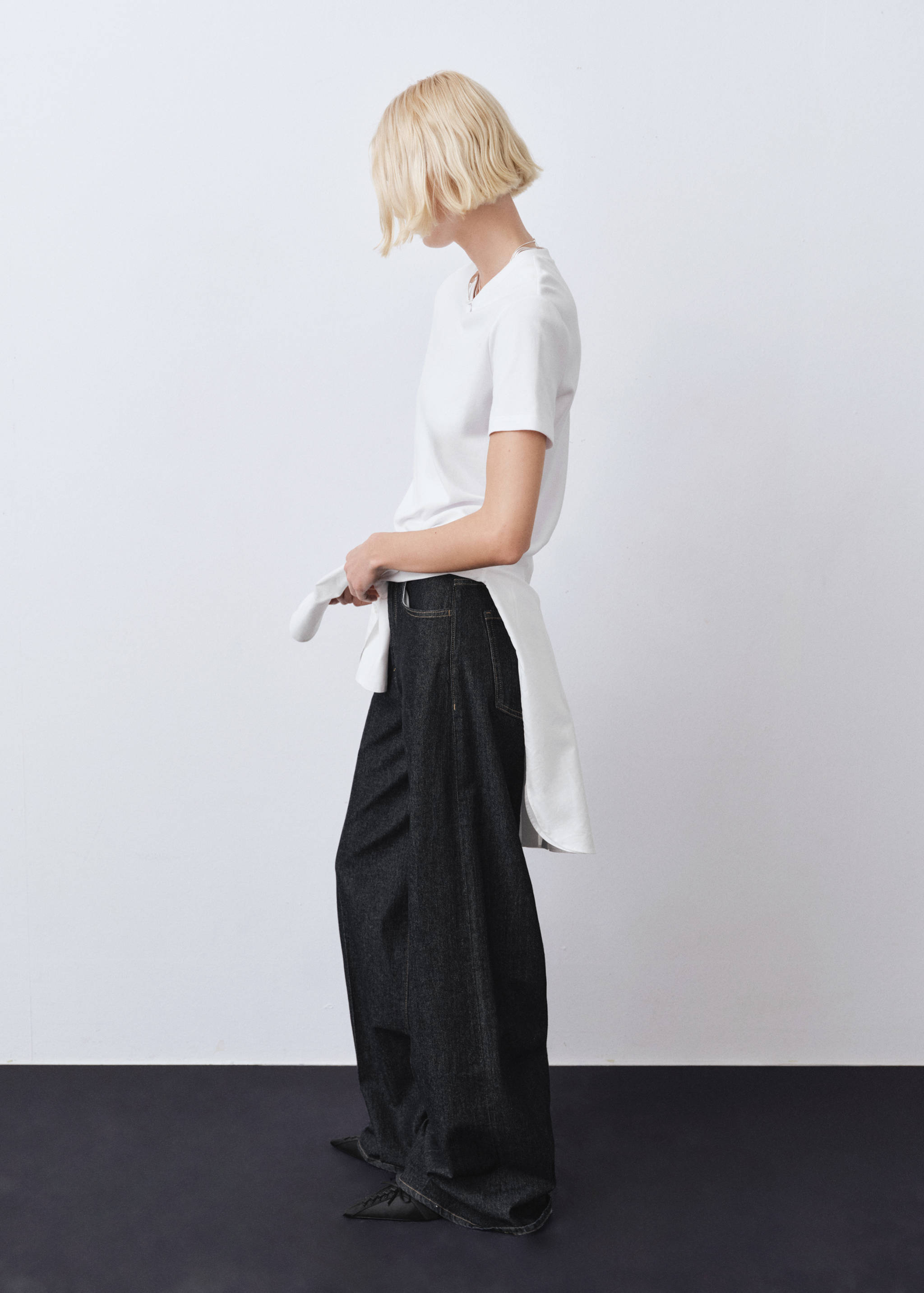 V-neck cotton T-shirt - Details of the article 2