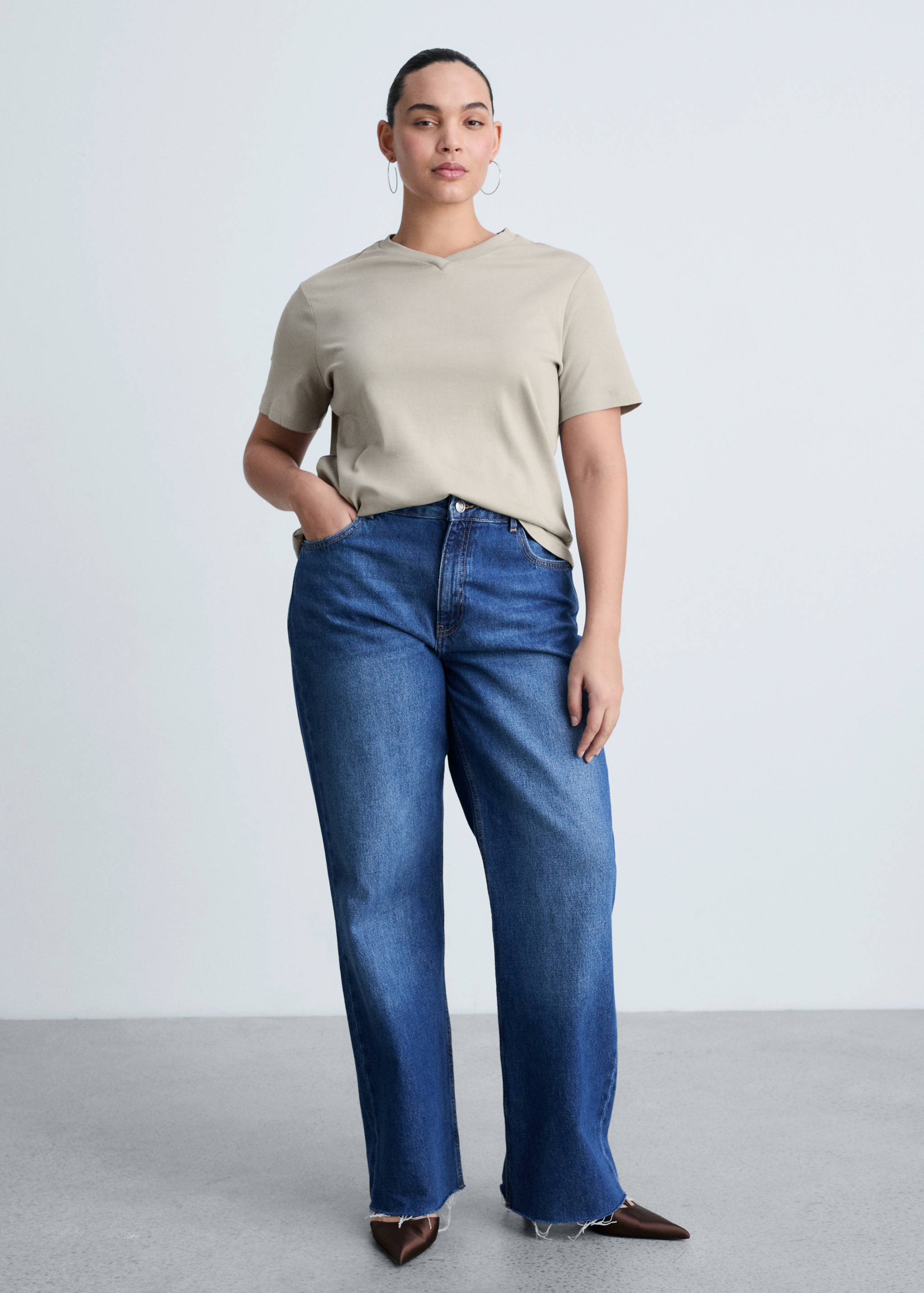 V-neck cotton T-shirt - Details of the article 3