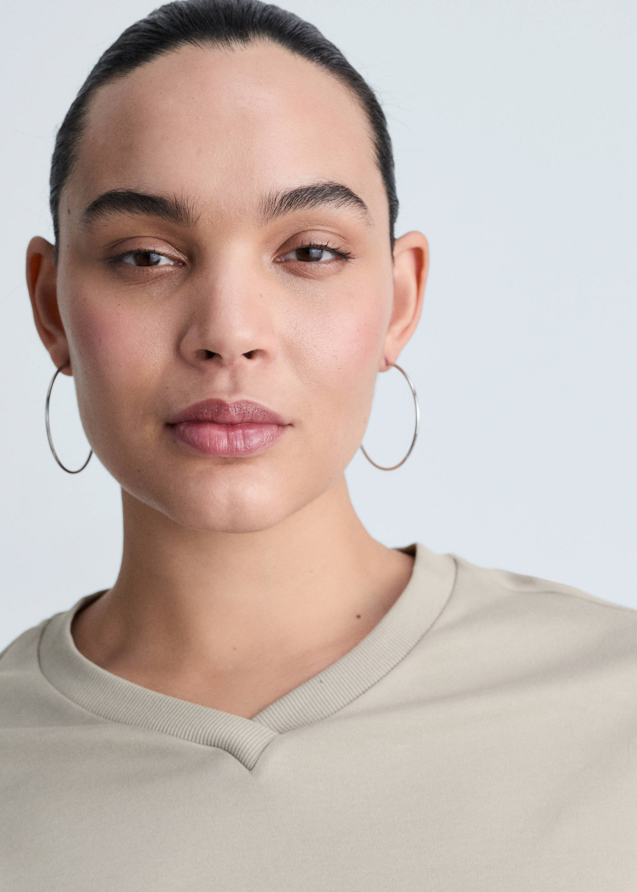 V-neck cotton T-shirt - Details of the article 4