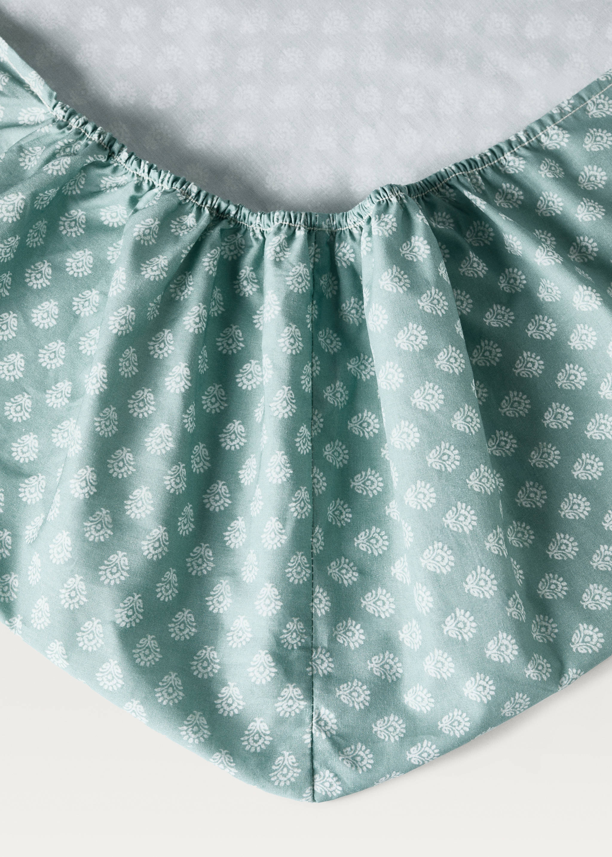 Children’s cotton percale fitted sheet with small flowers for 90 cm bed - Details of the article 1