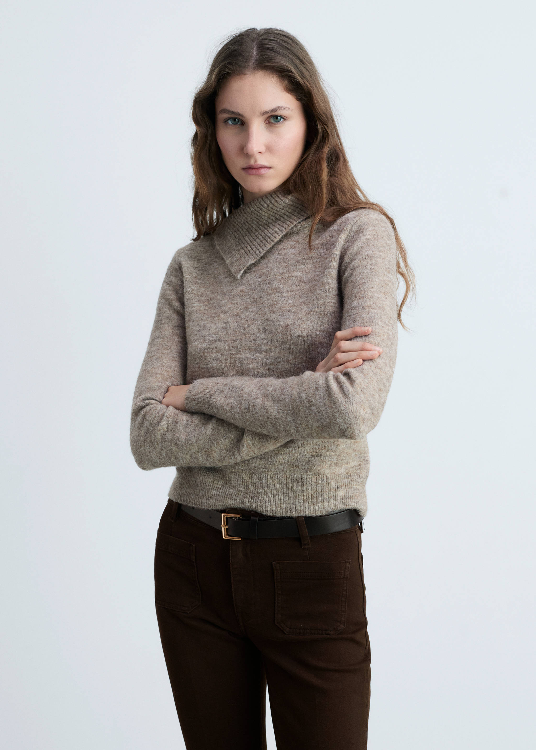 Flared cropped jeans with pockets - Details of the article 1