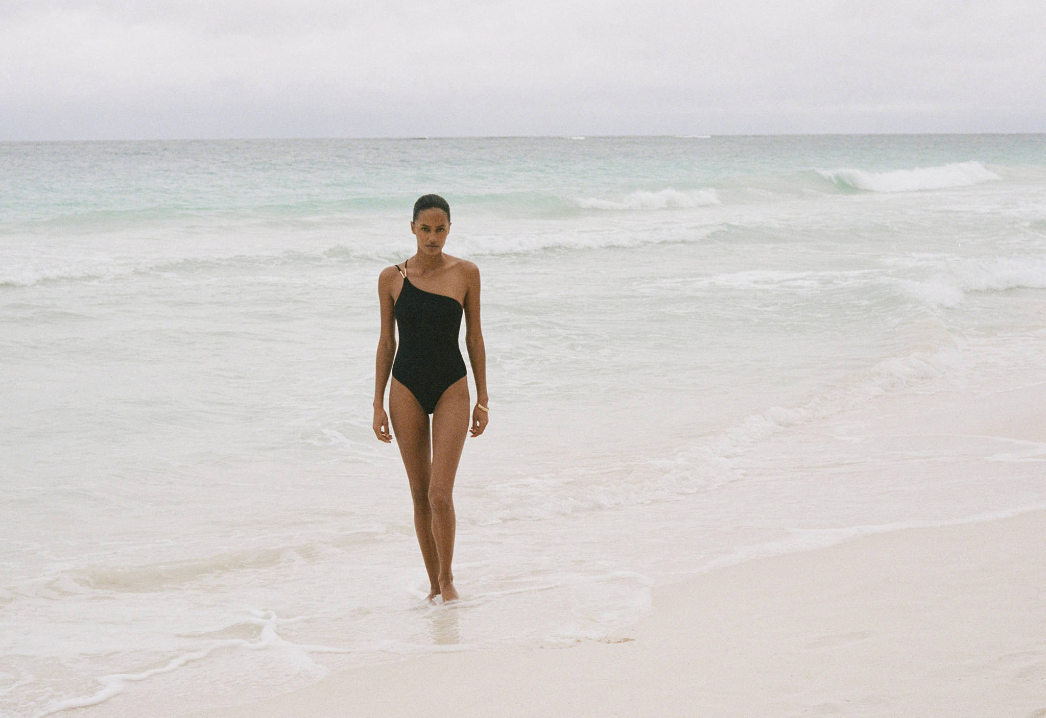 Asymmetrical swimsuit with metallic detail - Panoramic plane