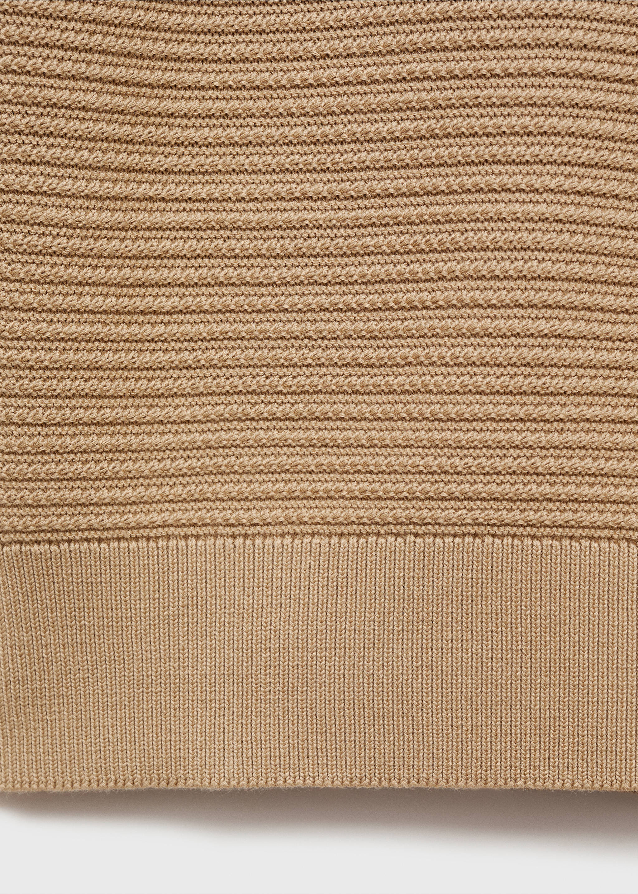 Fijngebreid, gestructureerd T-shirt - Detail van het artikel 0, Middenbruin. Ref: 87034412-00.