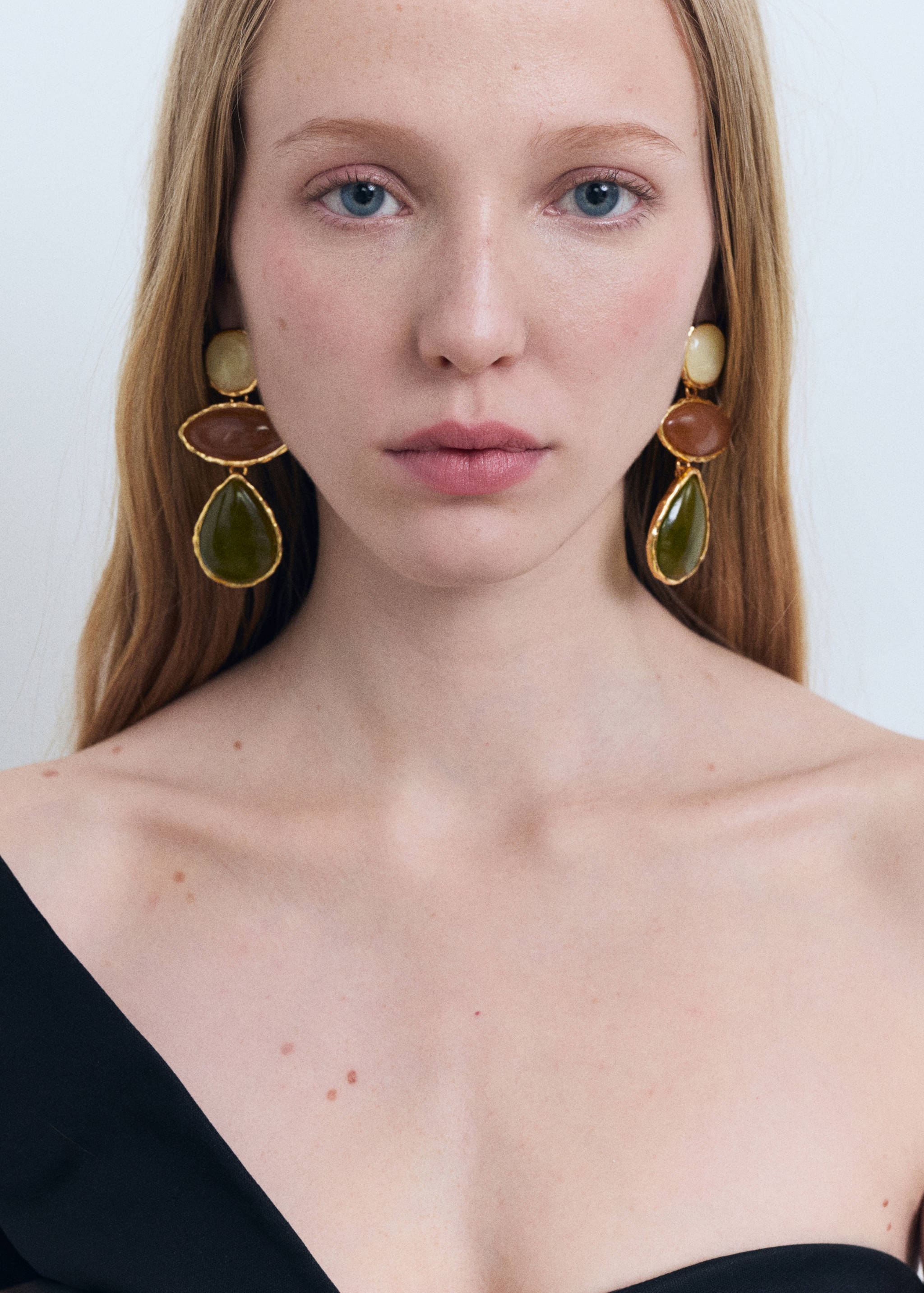 Beaded drop earrings - General plane