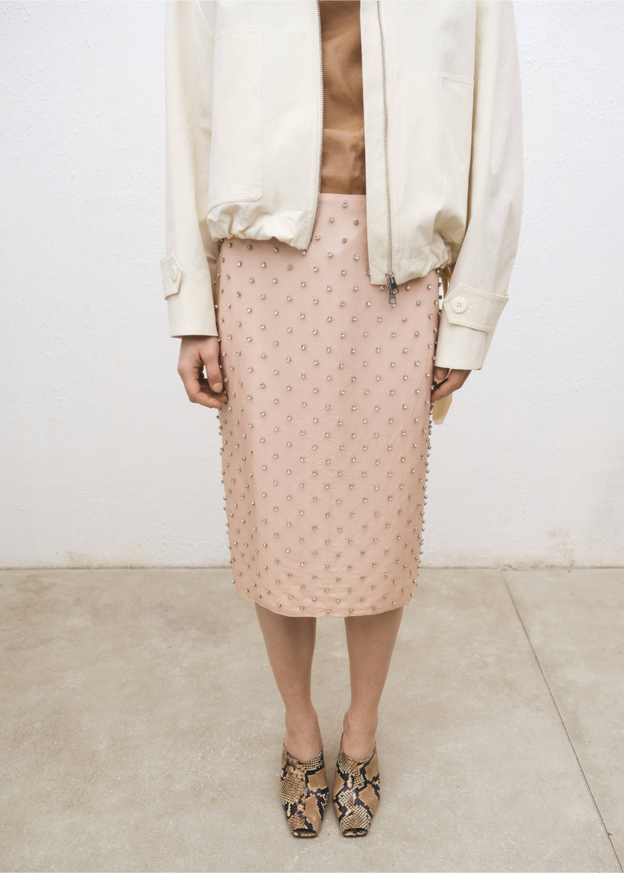 Midi skirt with crystal appliqués - Medium plane, Pastel Pink. Ref: 87034419-00.