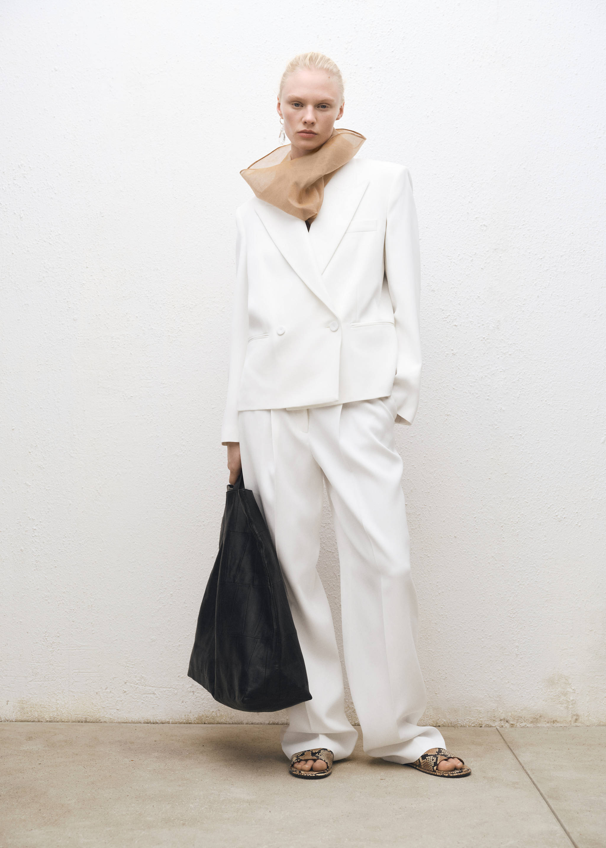 Oversized double-breasted suit jacket - General plane