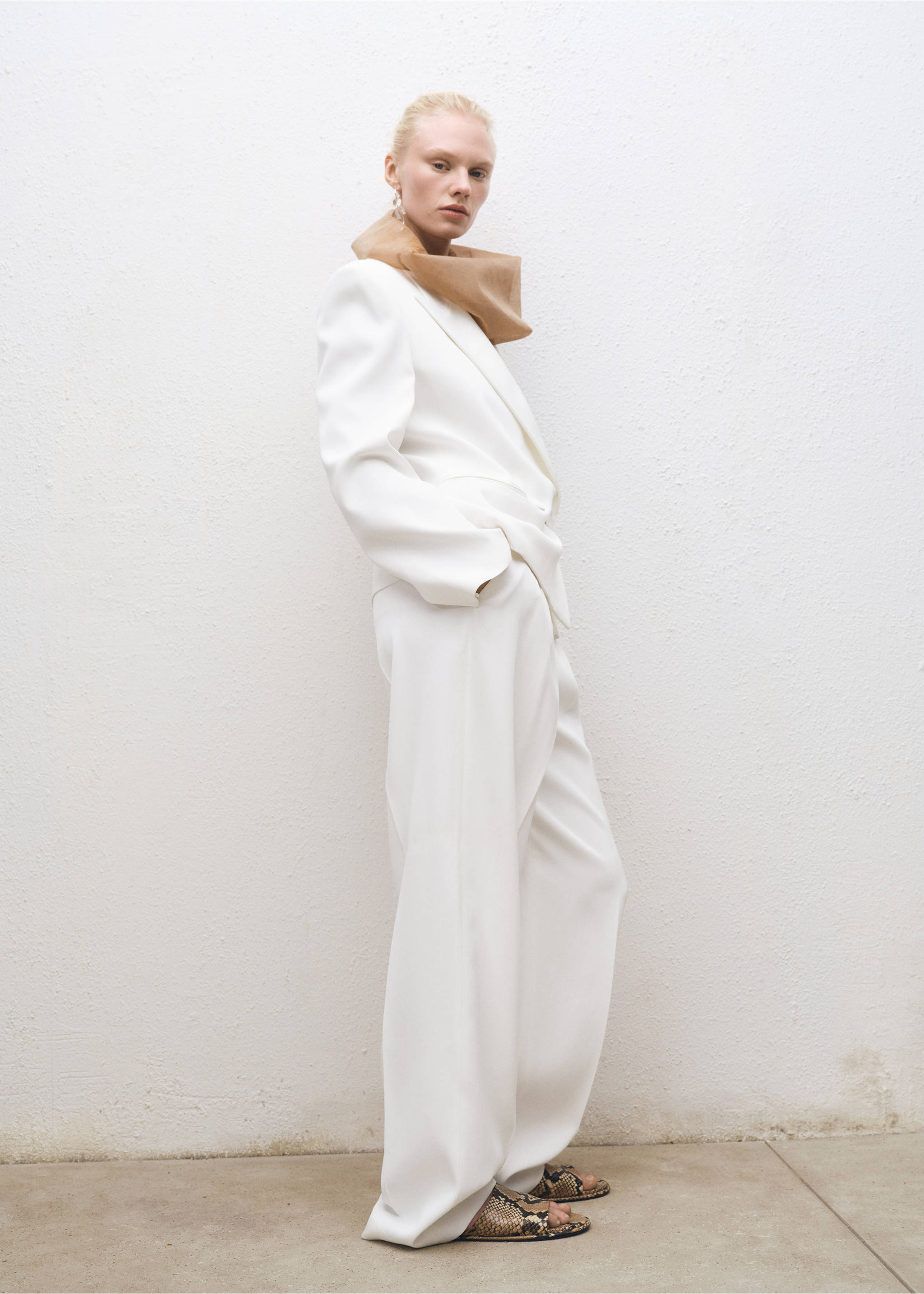 Oversized double-breasted suit jacket - Details of the article 2, White. Ref: 87034421-00.