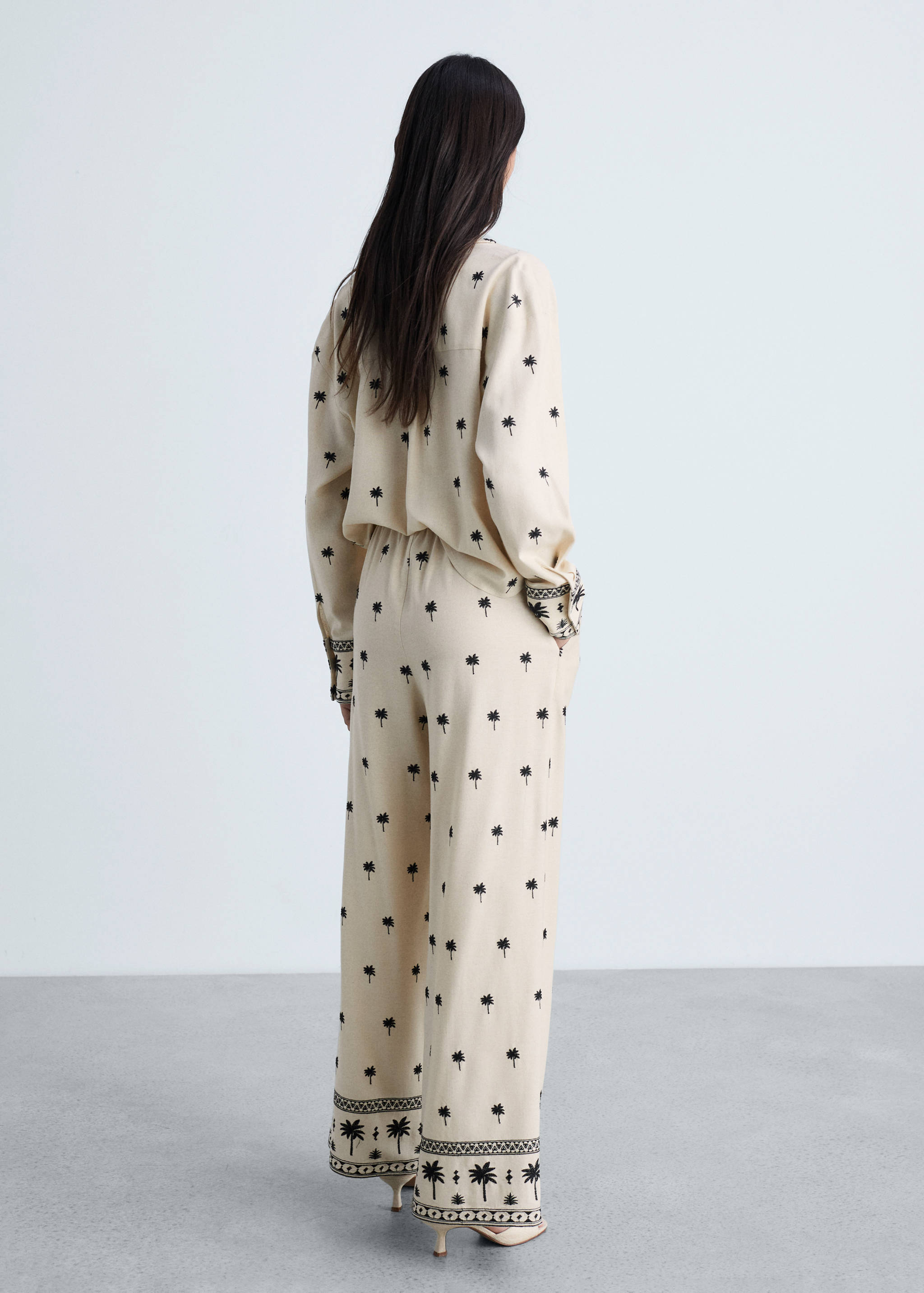 Pantalon droit brodé - Verso de l’article