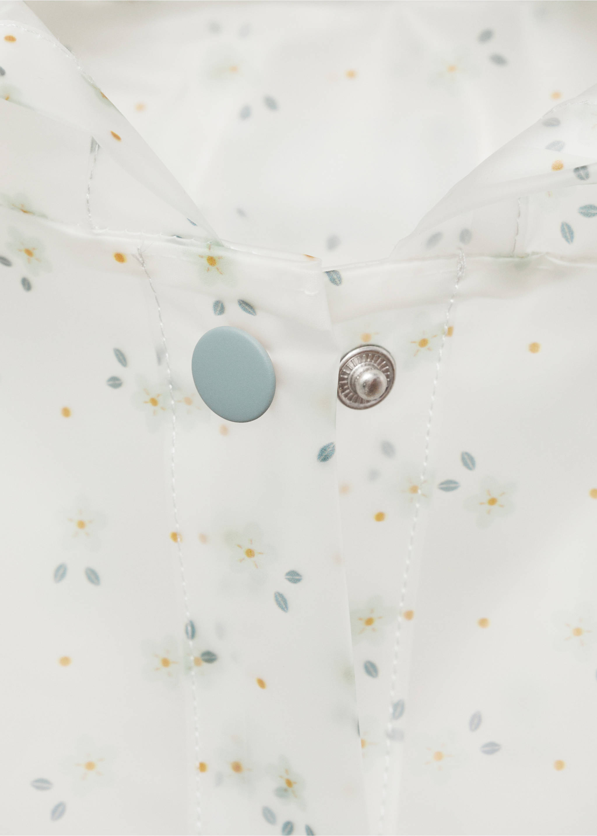 Transparent waterproof jacket - Details of the article 8, White. Ref: 87034781-00.