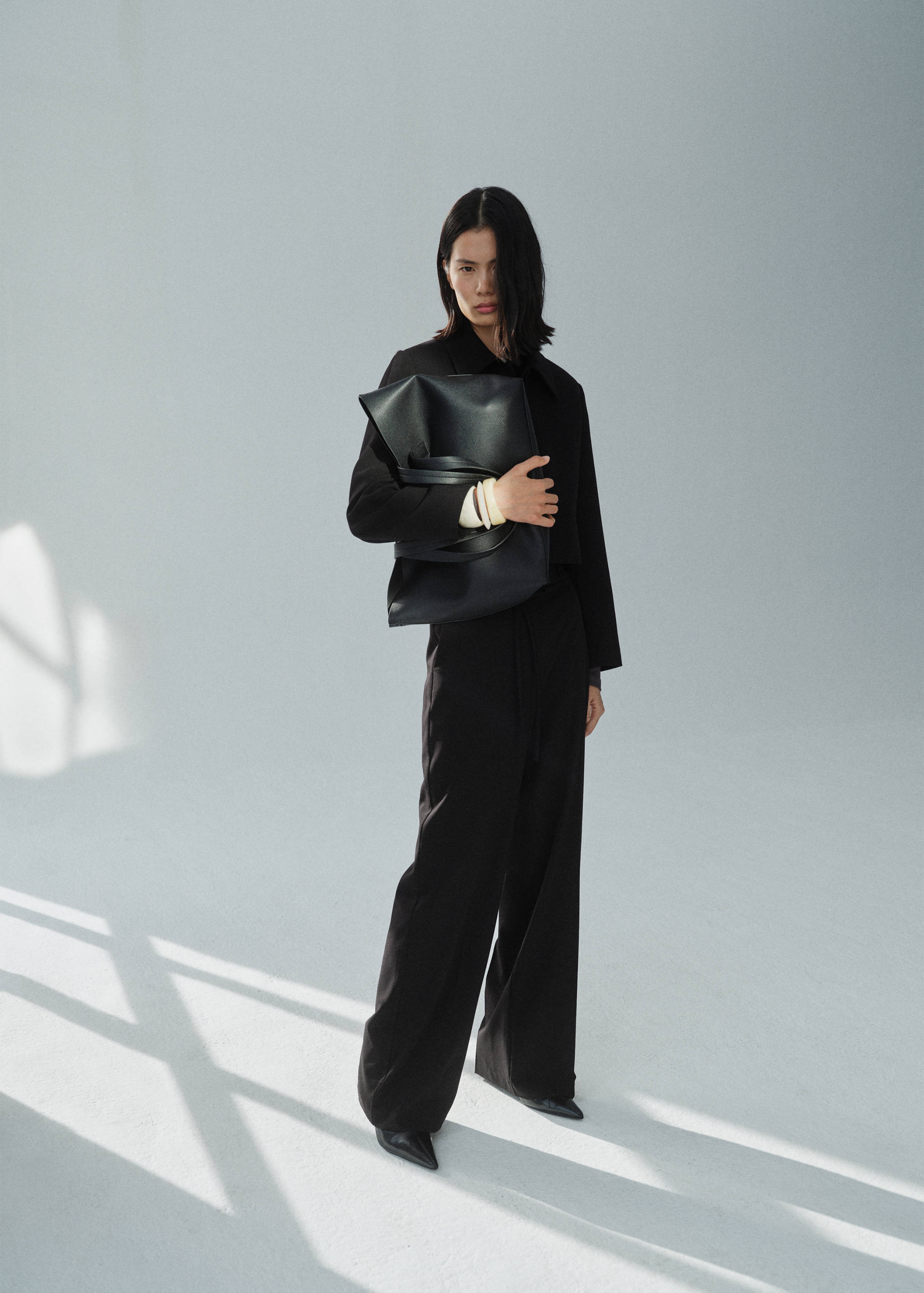 Straight suit trousers with bow - Details of the article 2