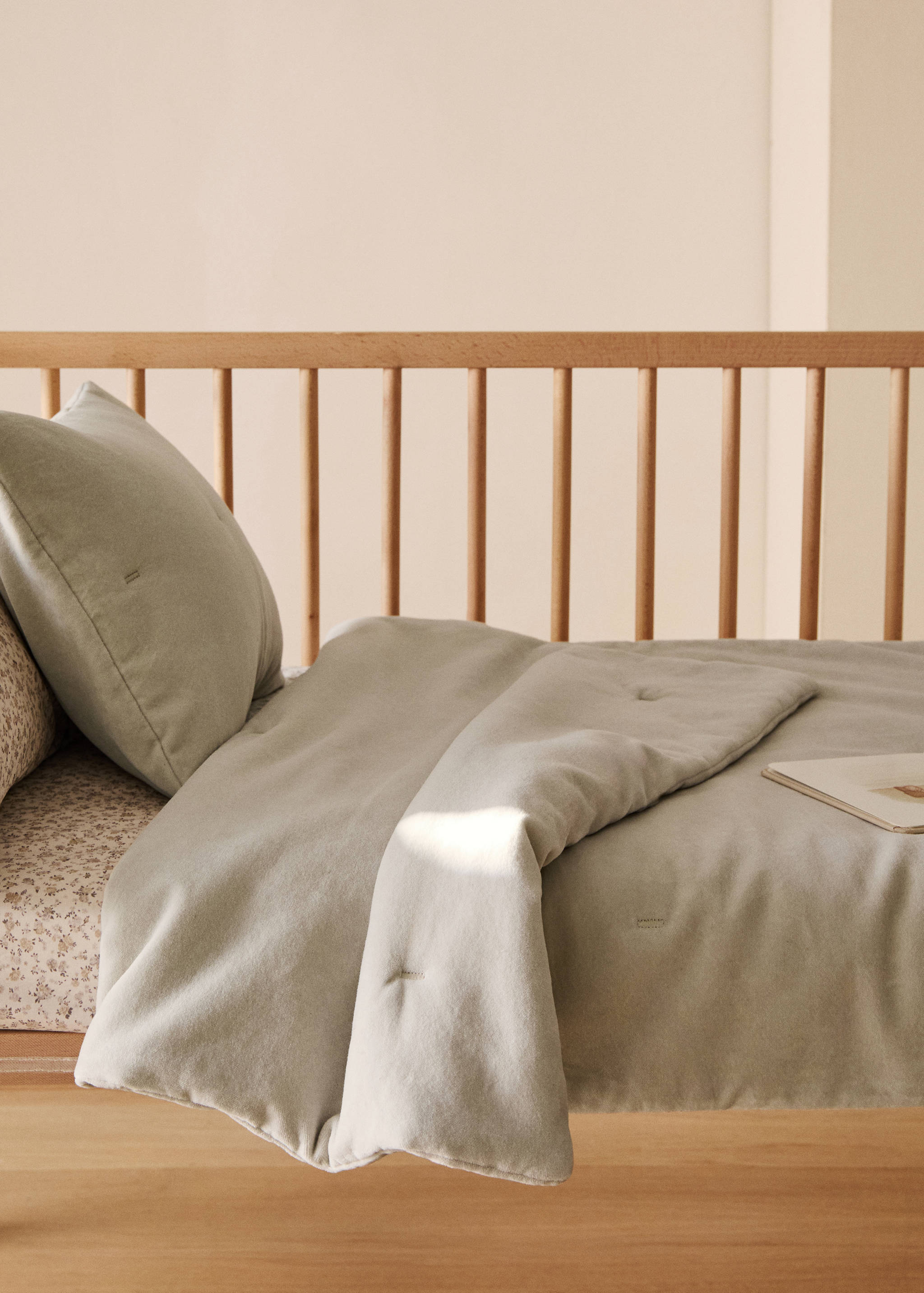 Garment-dyed velvet cotton bedspread for cot - General plane