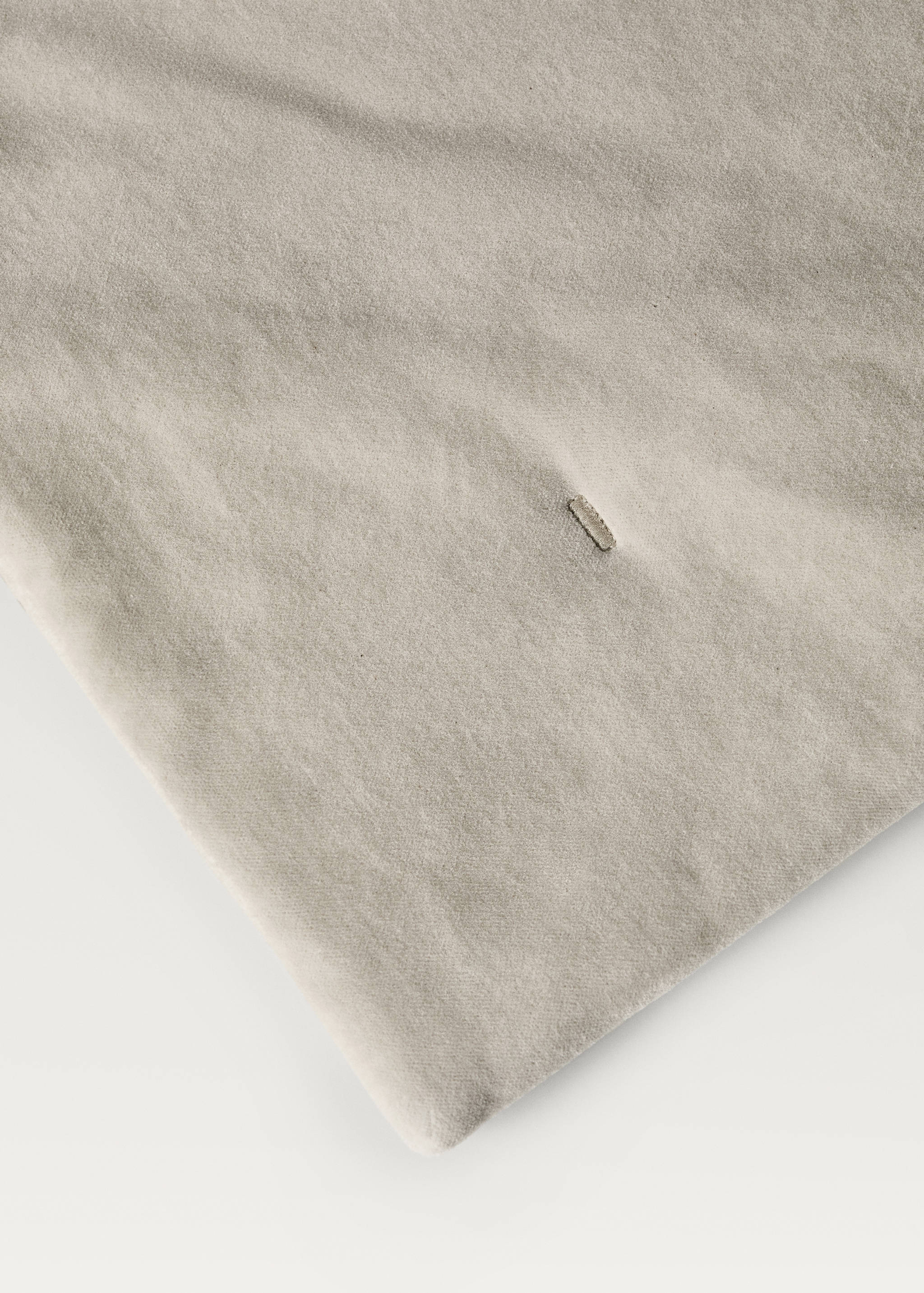 Garment-dyed velvet cotton bedspread for cot - Details of the article 2