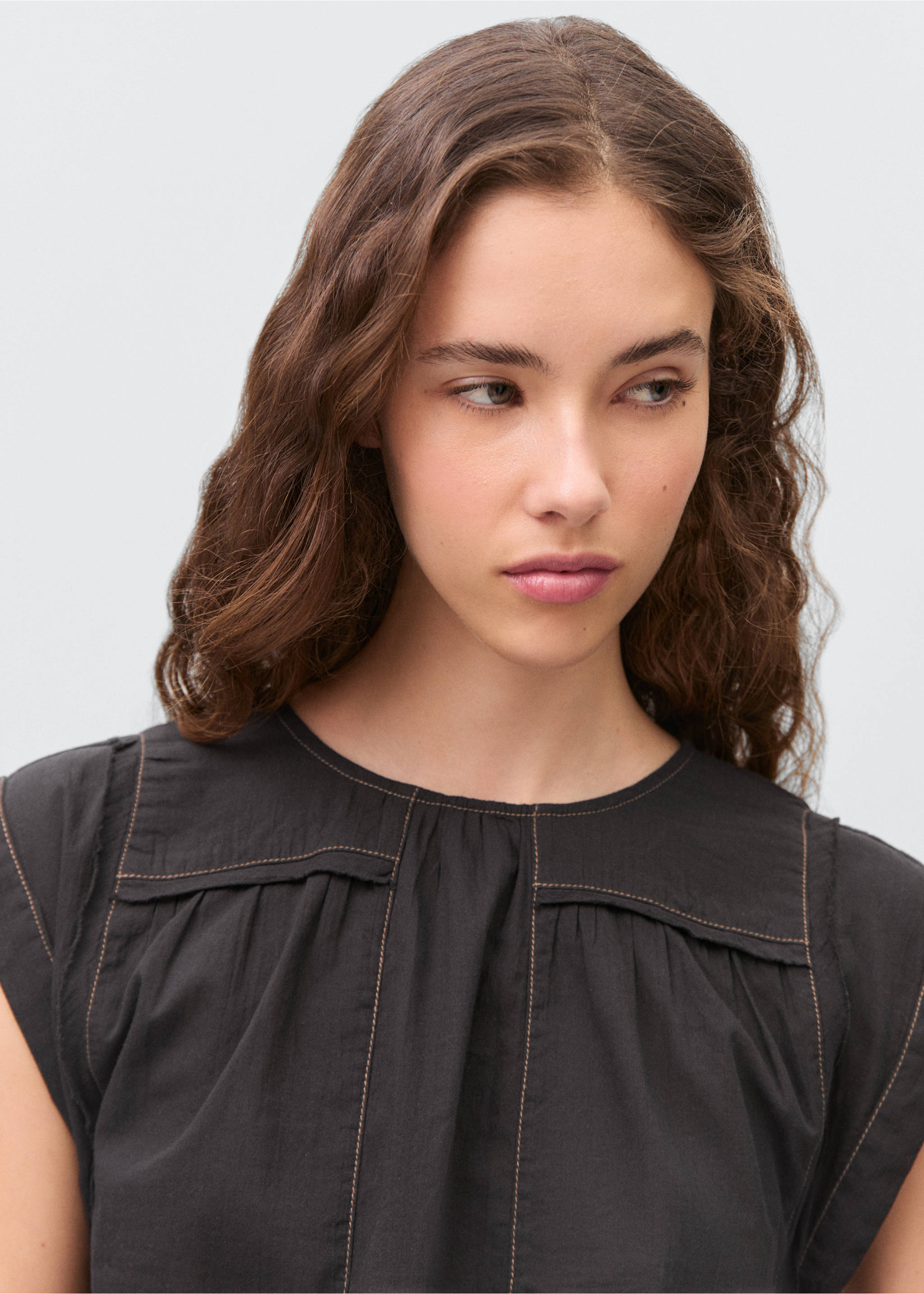 Decorative seam blouse - Details of the article 1, Black. Ref: 87035727-00.