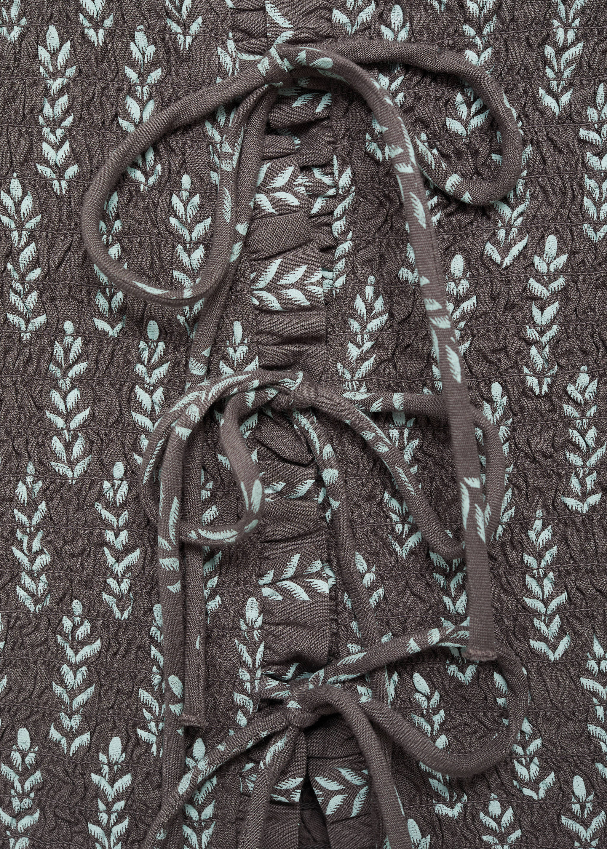 Blusa com rufos e laços - Pormenor do artigo 8