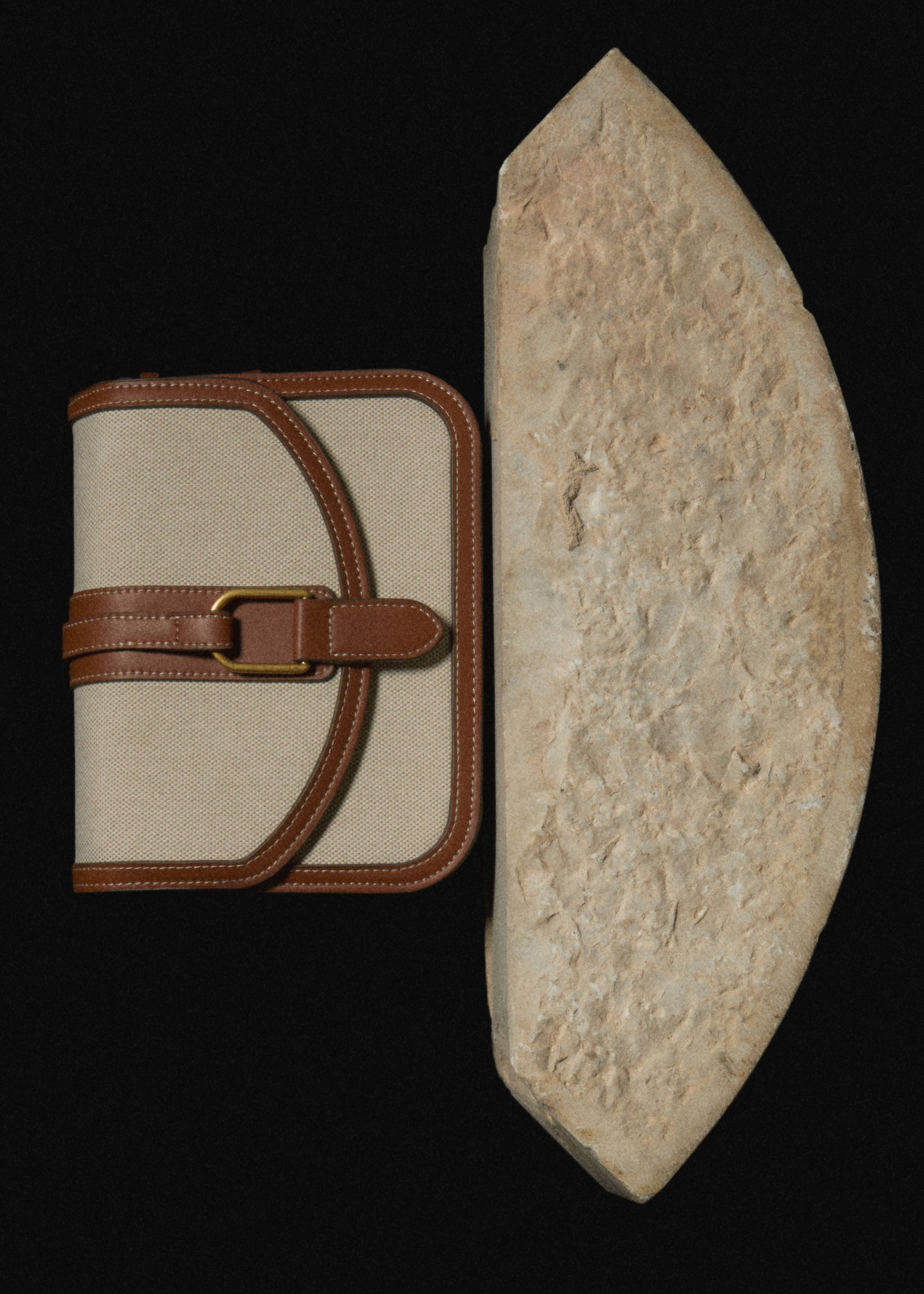 Contrasting canvas shoulder bag - General plane