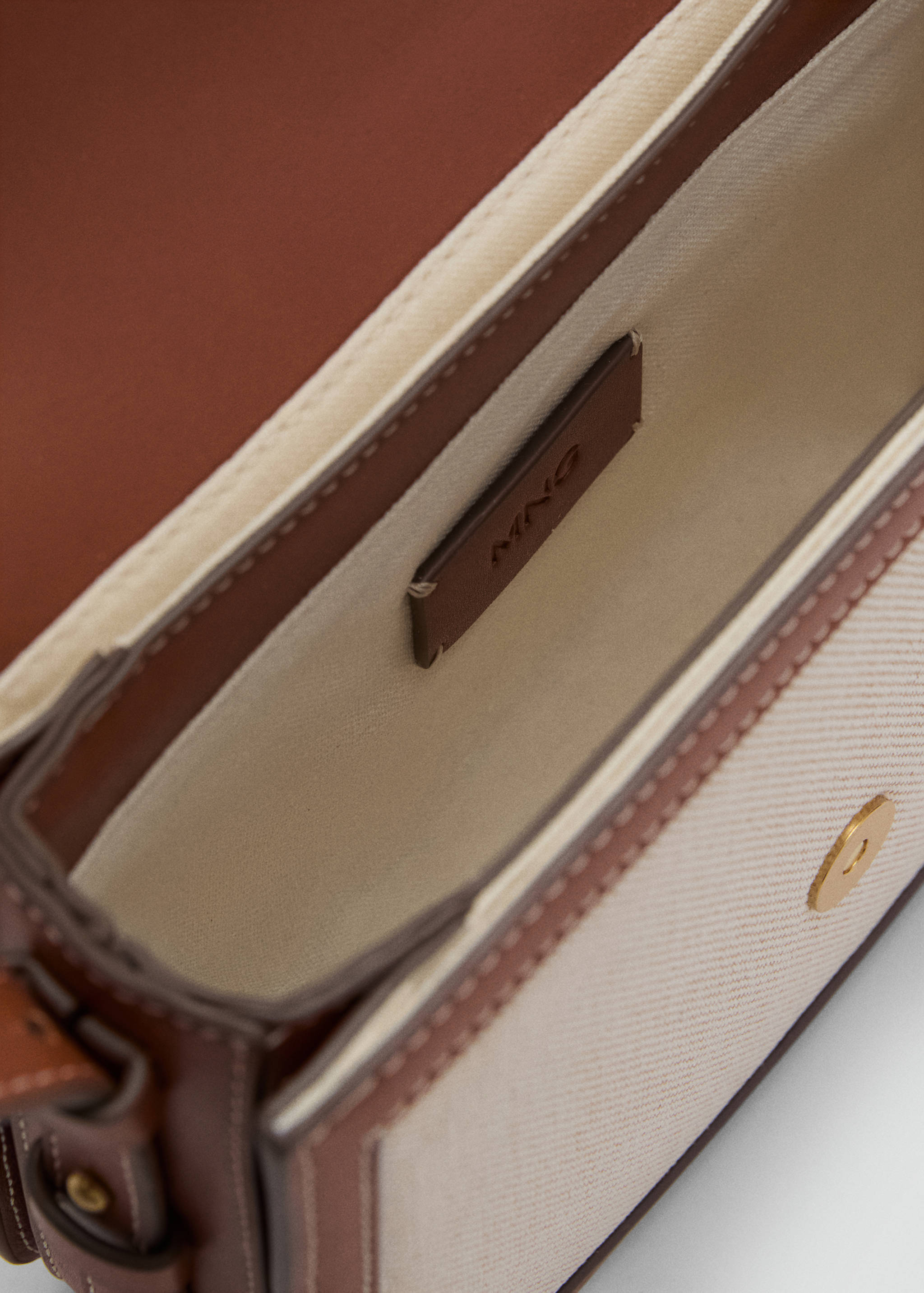 Contrasting canvas shoulder bag - Details of the article 2