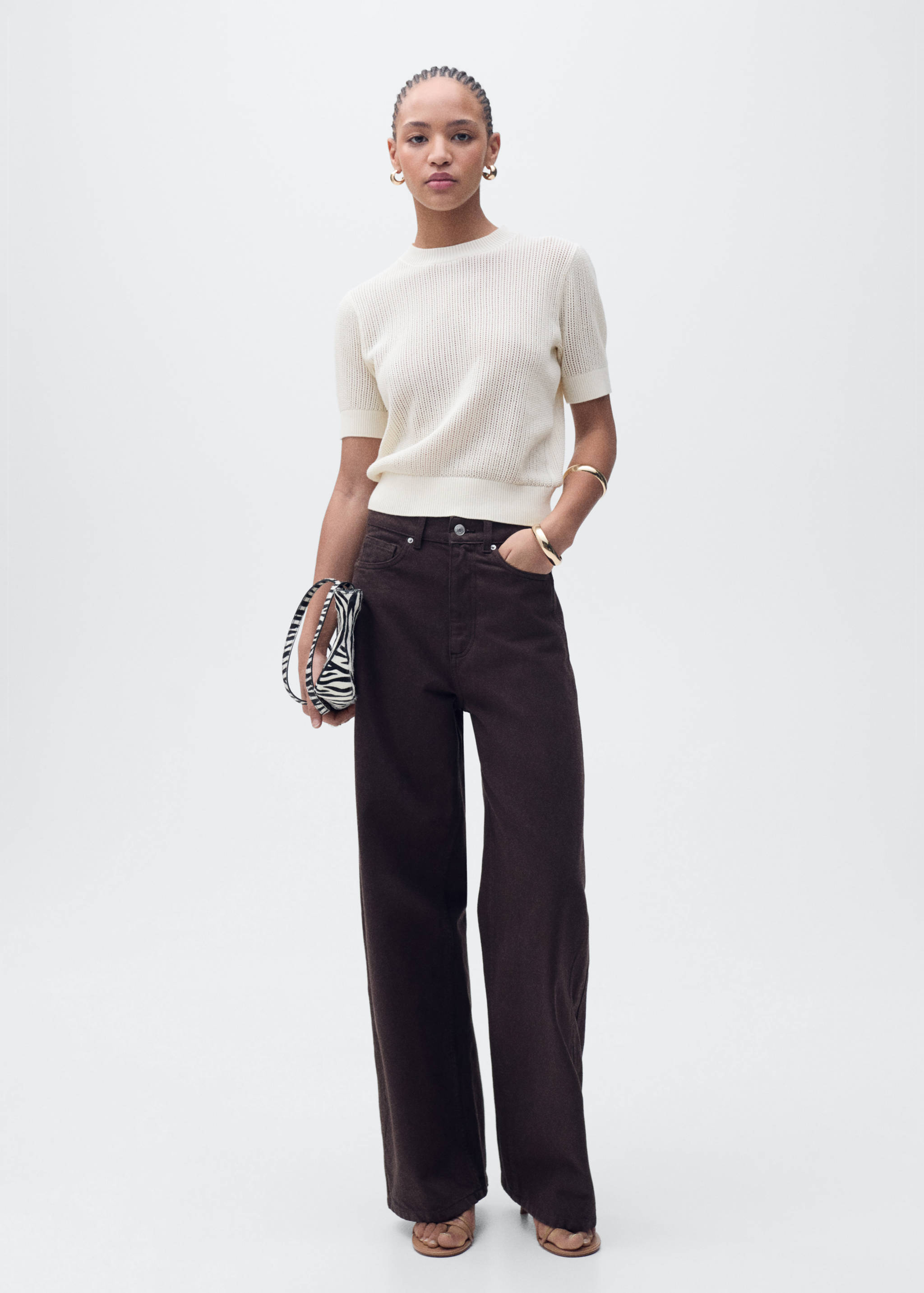 Short-sleeved knitted sweater with lace accents - General plane