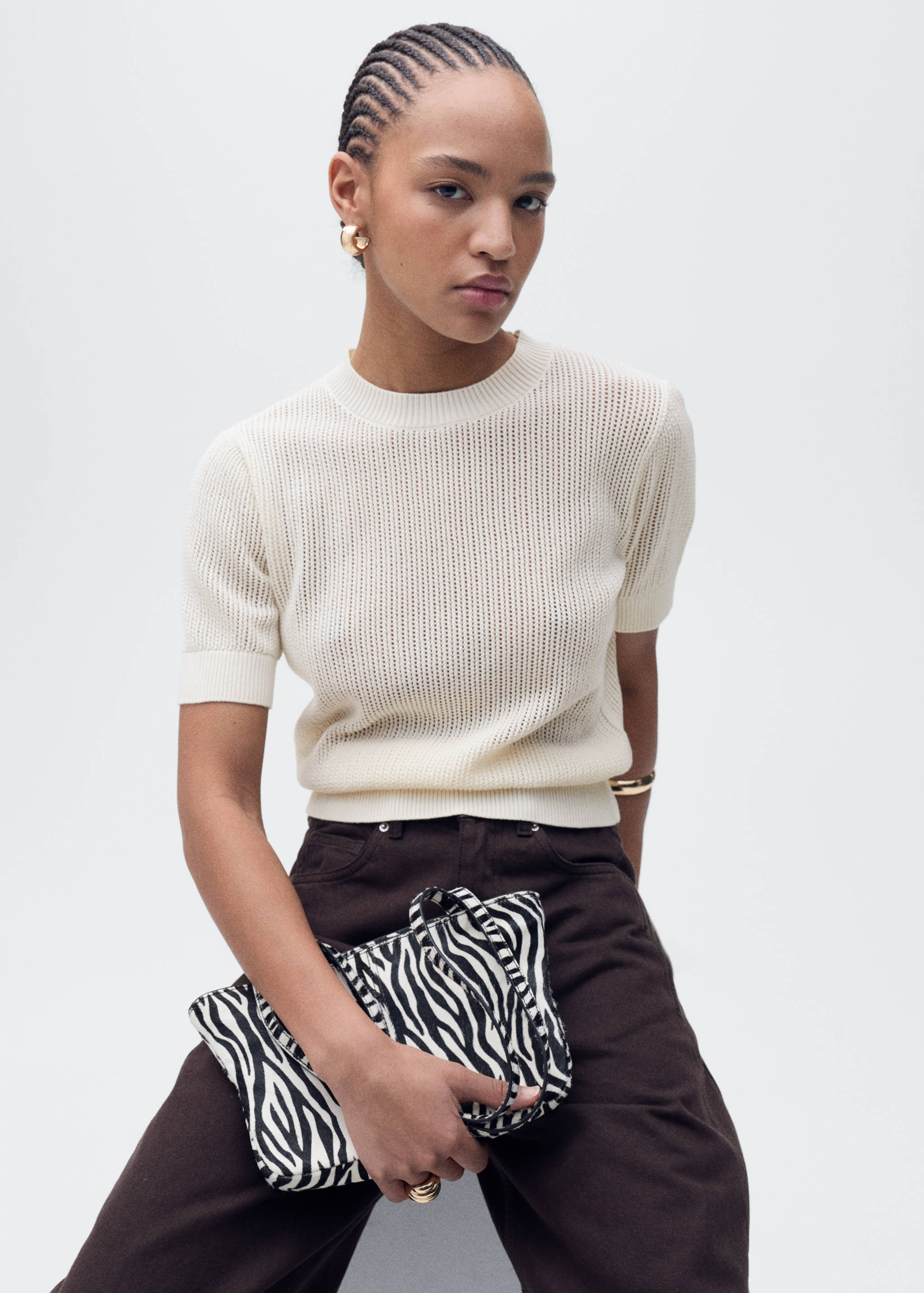 Short-sleeved knitted sweater with lace accents - Medium plane