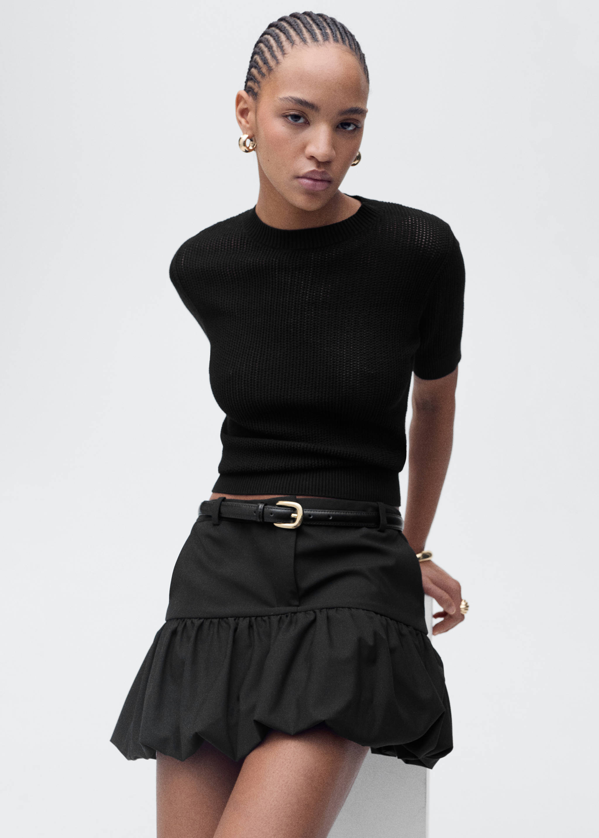 Short-sleeved knitted sweater with lace accents - Medium plane