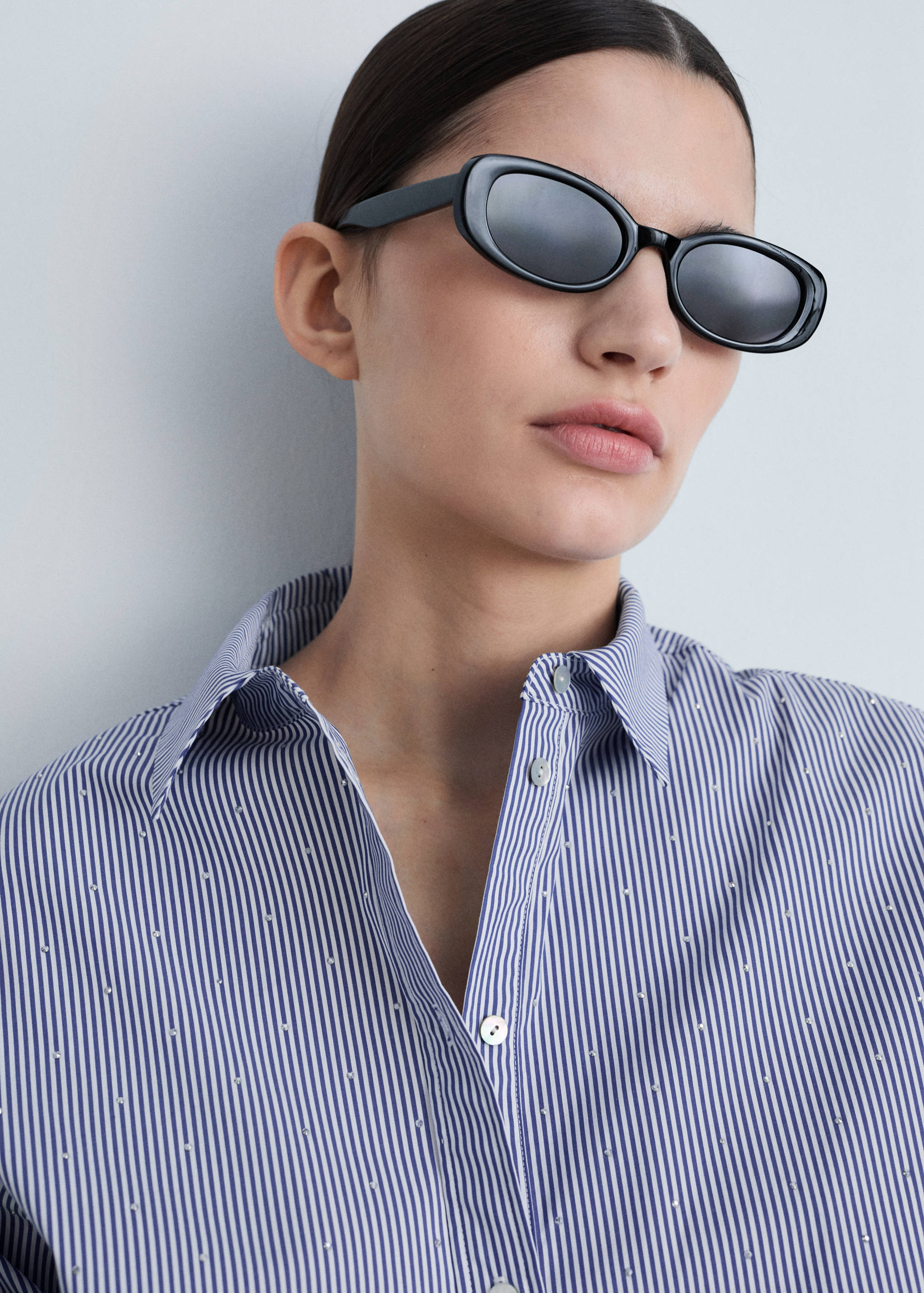 Striped shirt with rhinestone detail - Details of the article 6