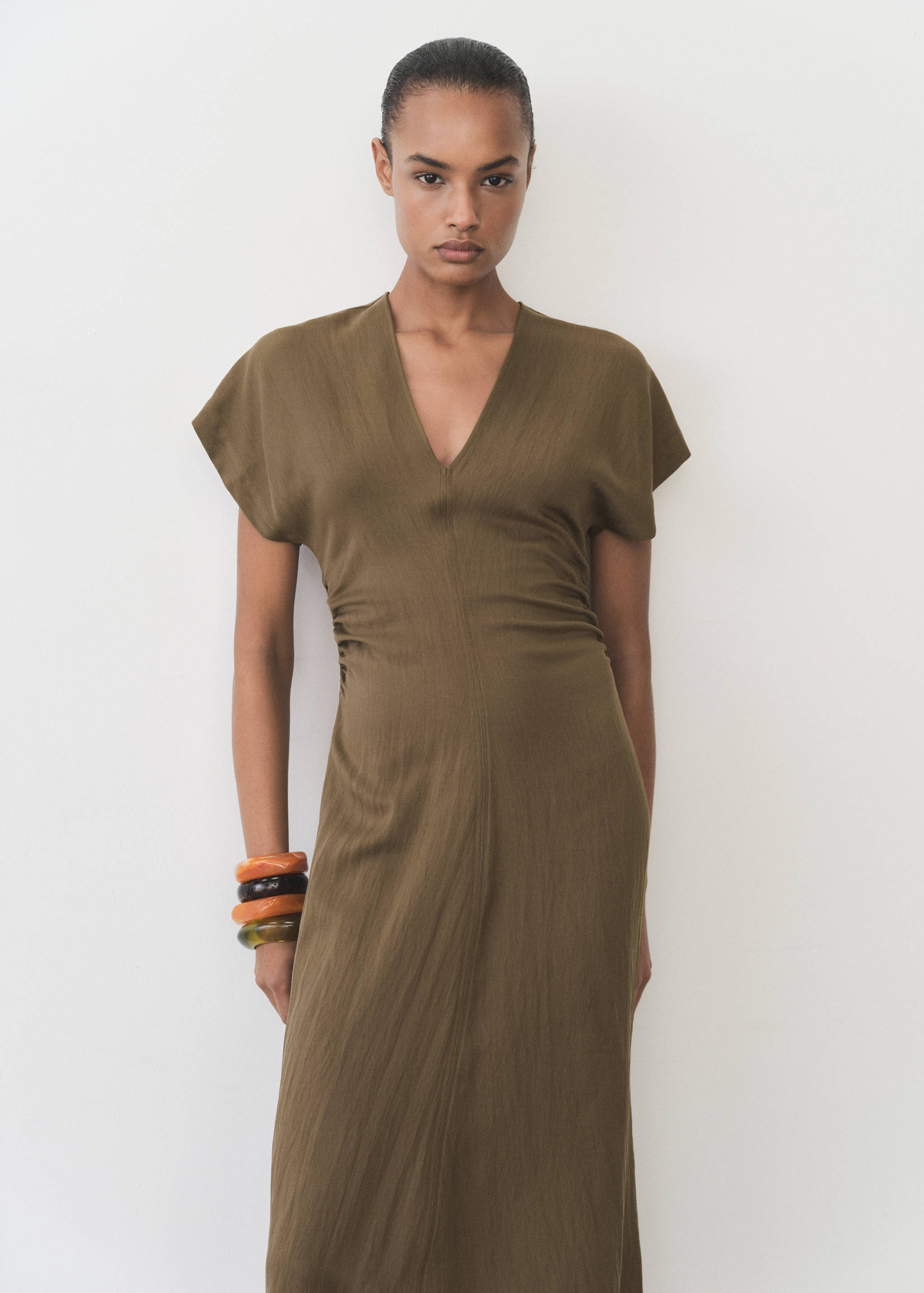 Vestido com mistura de liocel e pormenores drapeados - Plano médio