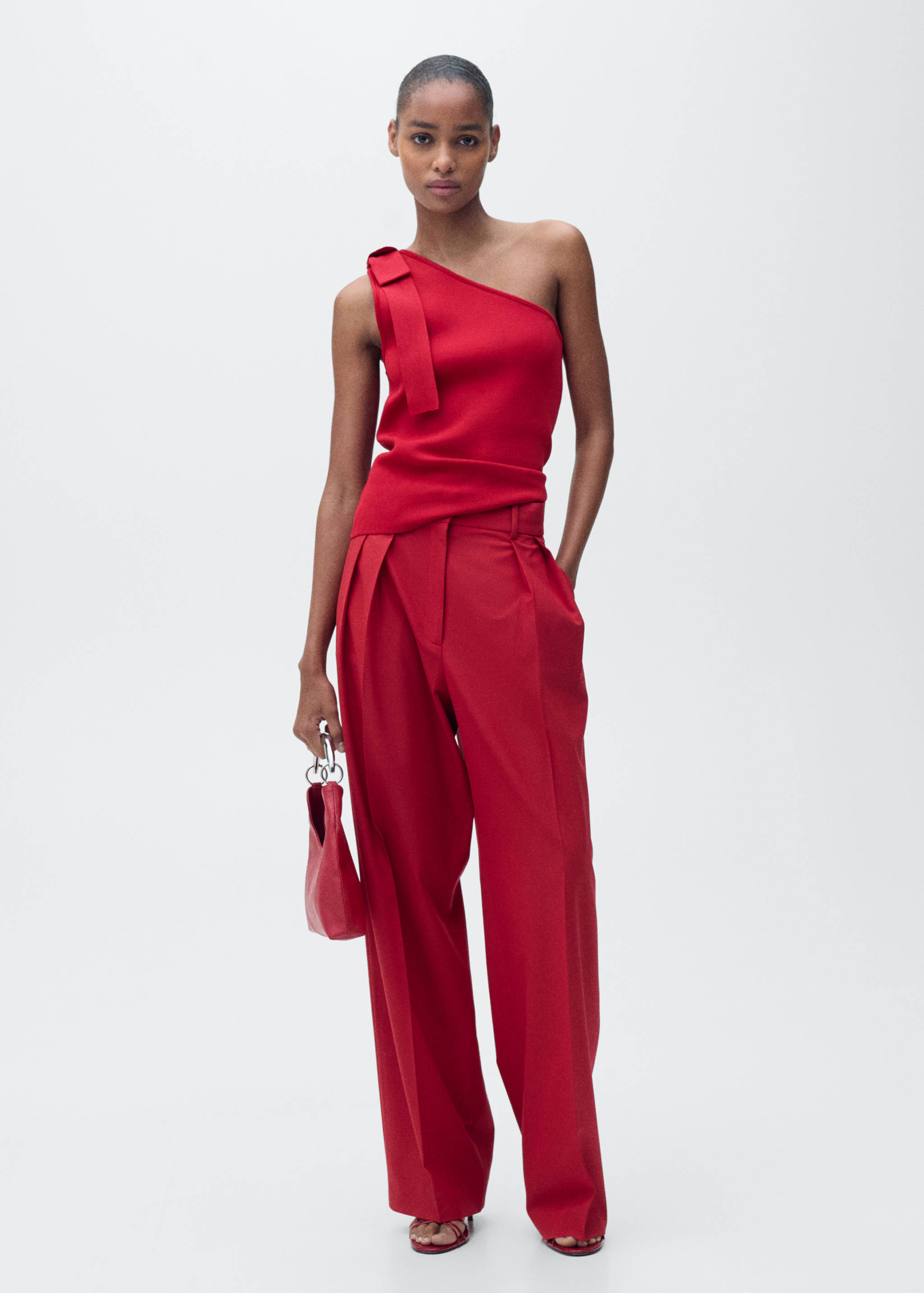 Asymmetrical knitted top with bow - General plane