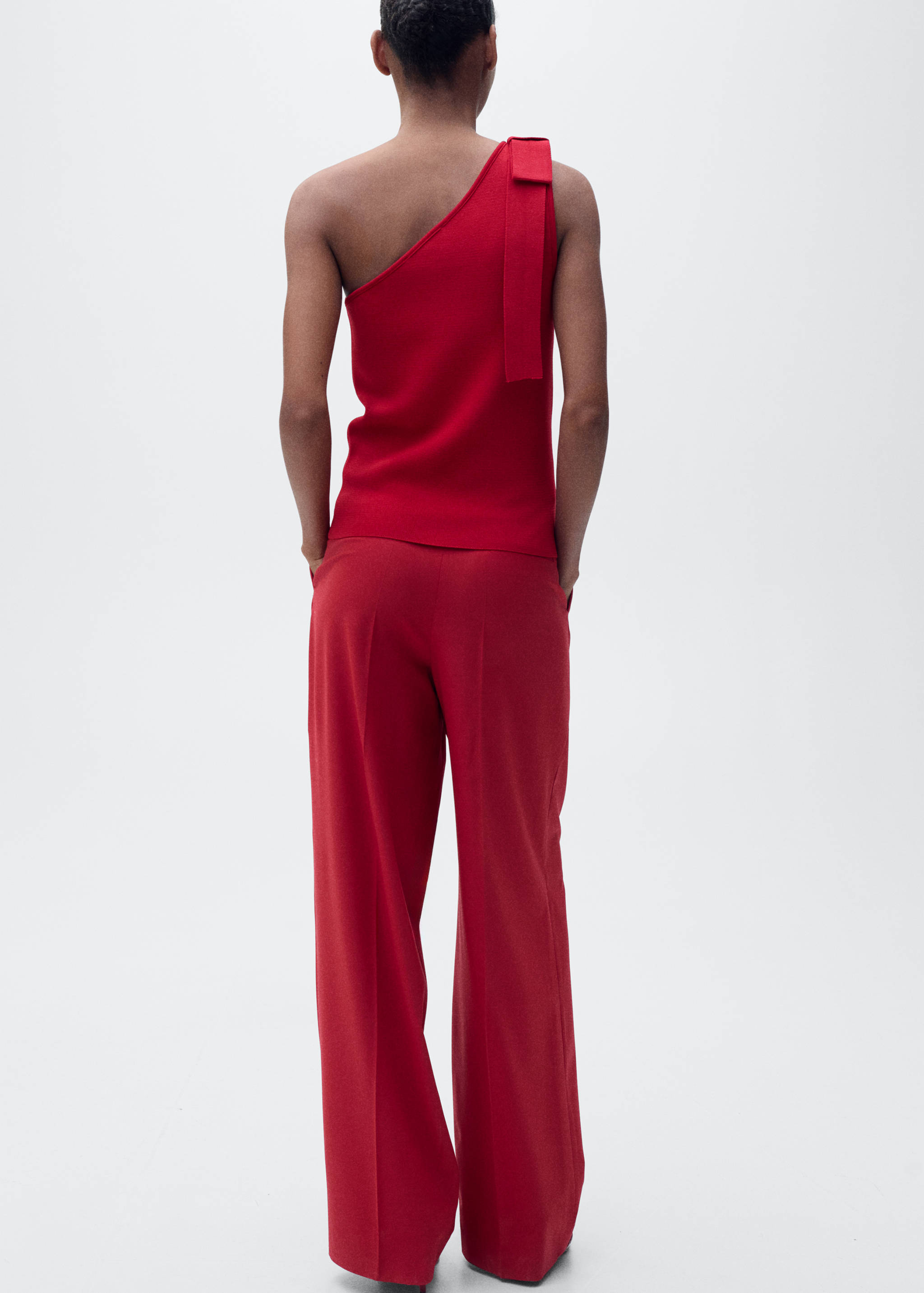 Asymmetrical knitted top with bow - Reverse of the article