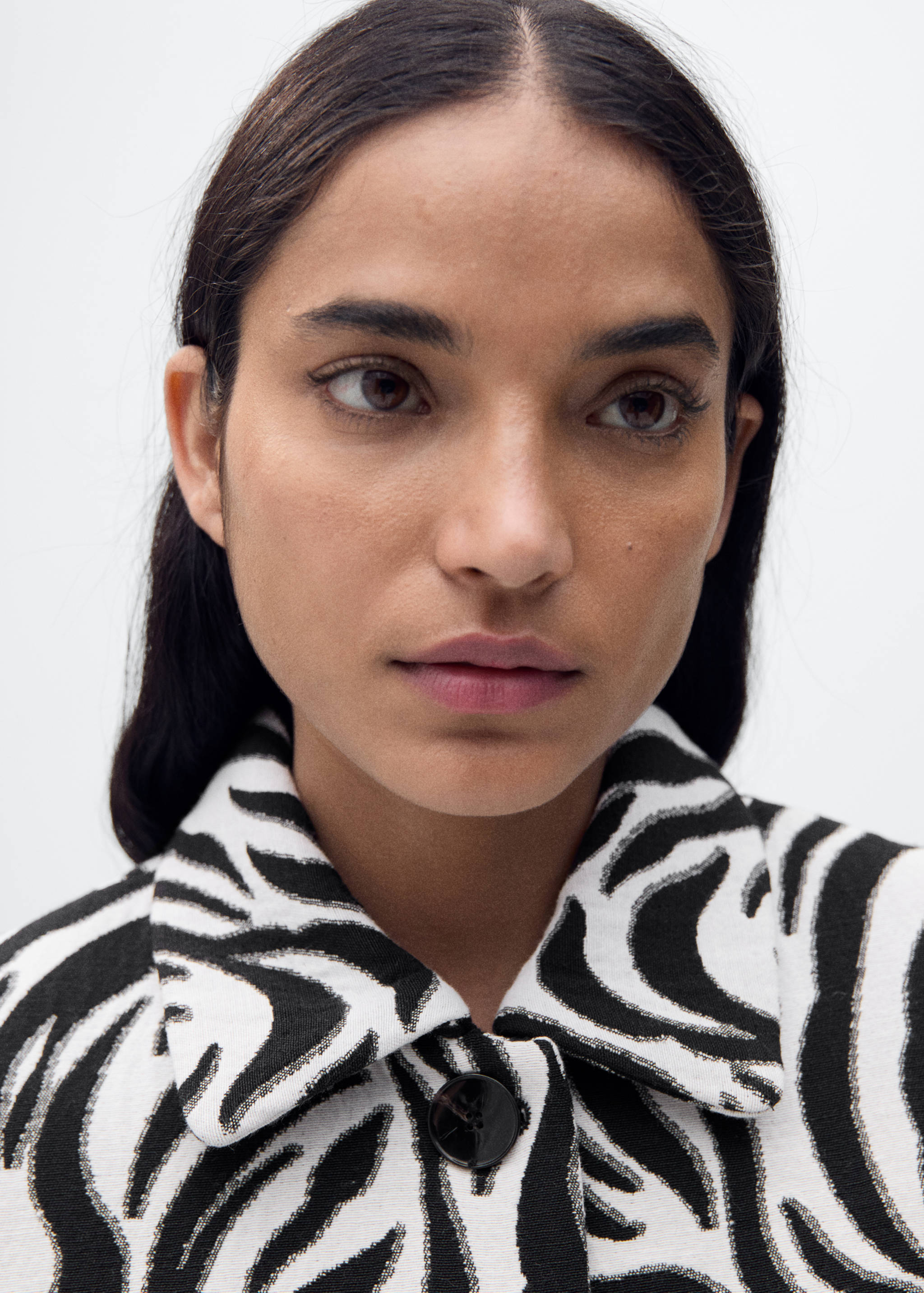 Zebra-print jacket with buttons - Details of the article 1