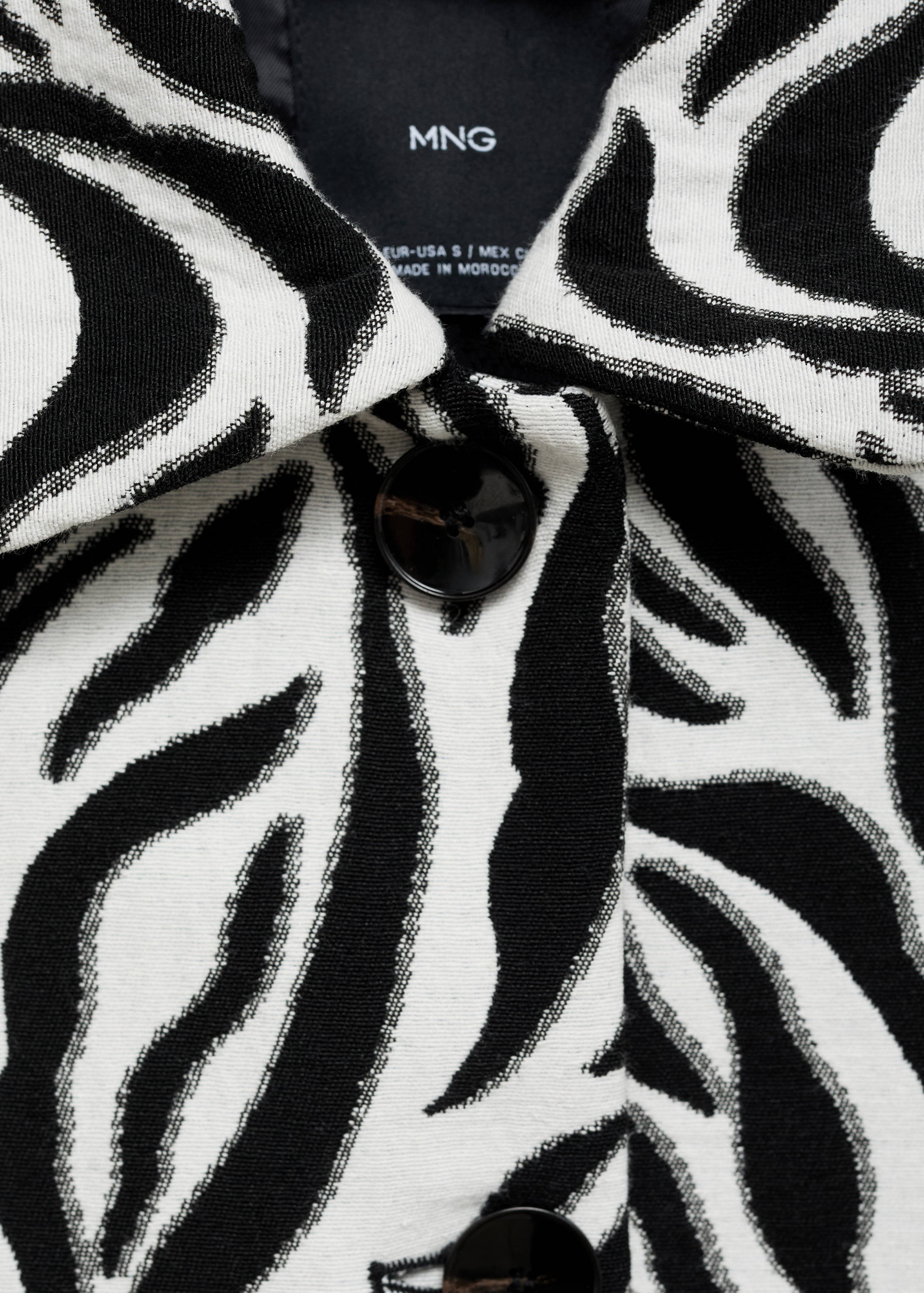 Zebra-print jacket with buttons - Details of the article 8