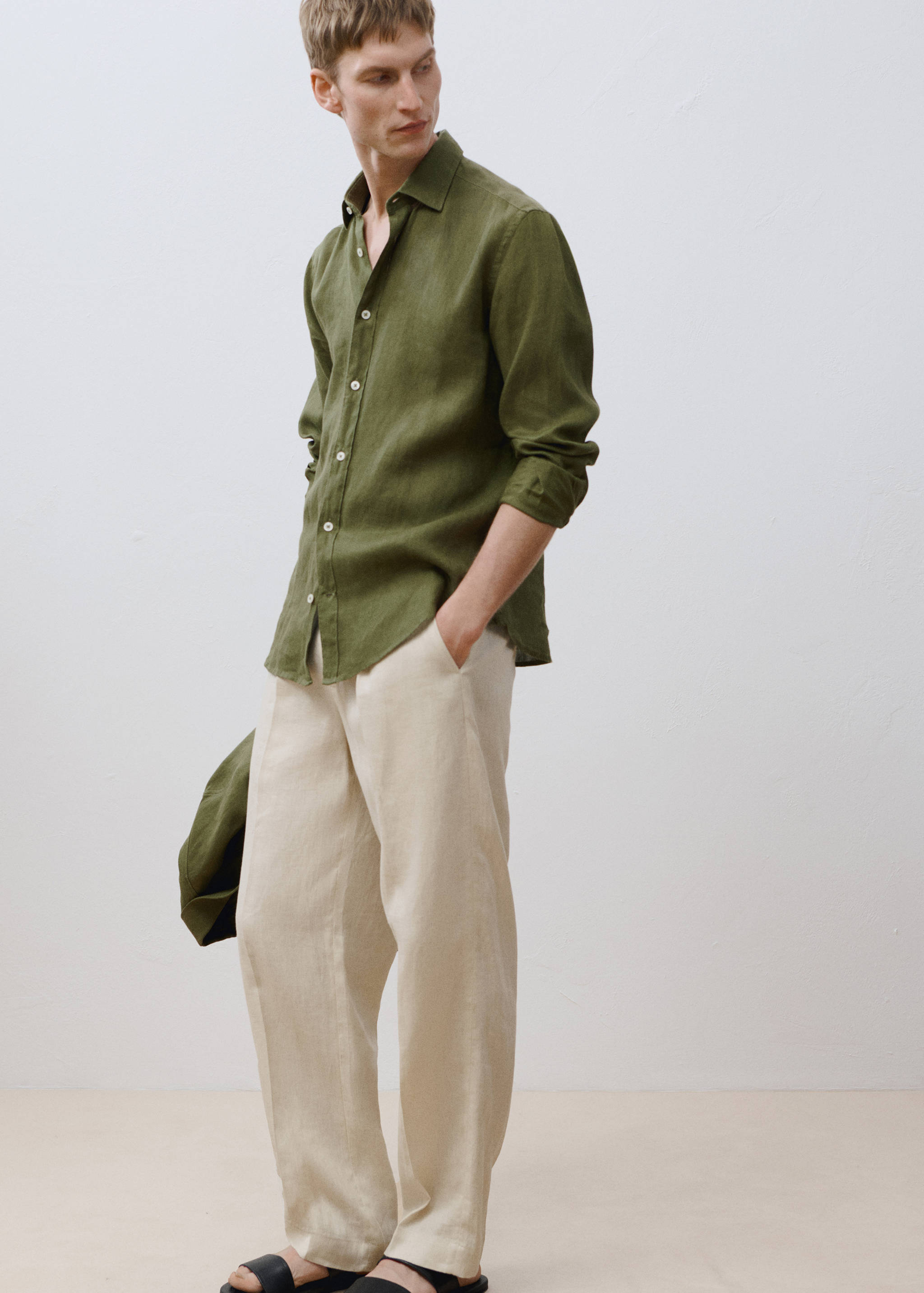 100% linen pleated trousers - Details of the article 5