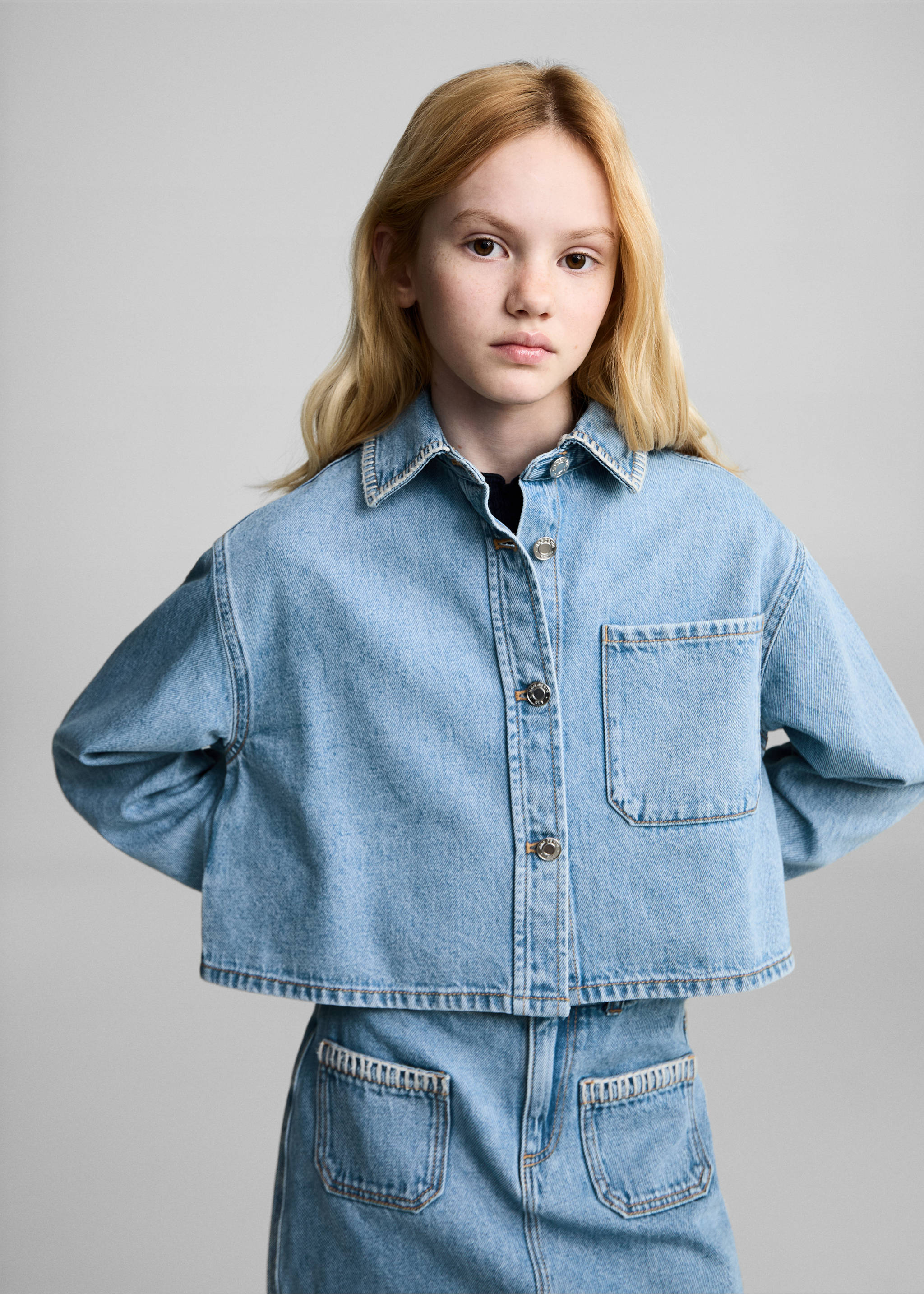 Cropped denim jacket - Details of the article 2, Medium Blue. Ref: 87035949-00.