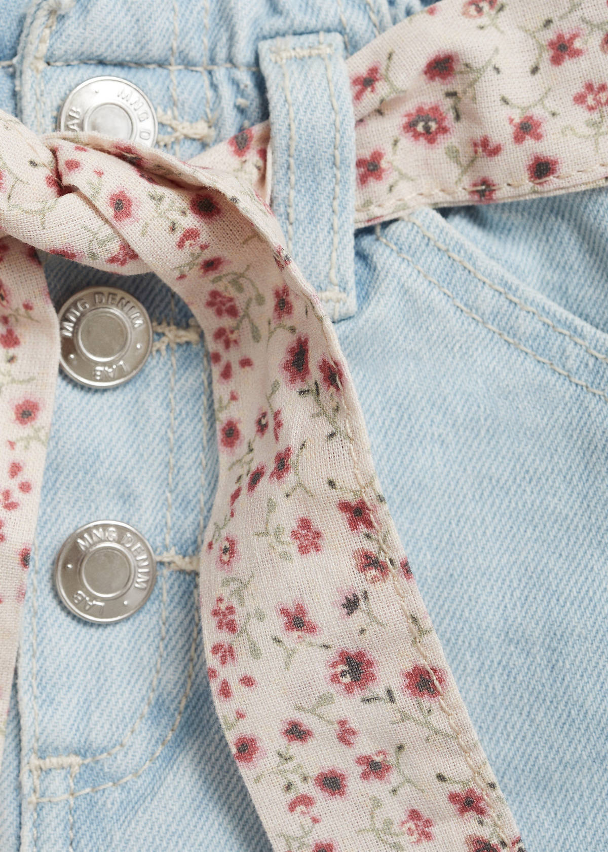 Denim shorts with belt — Light Blue