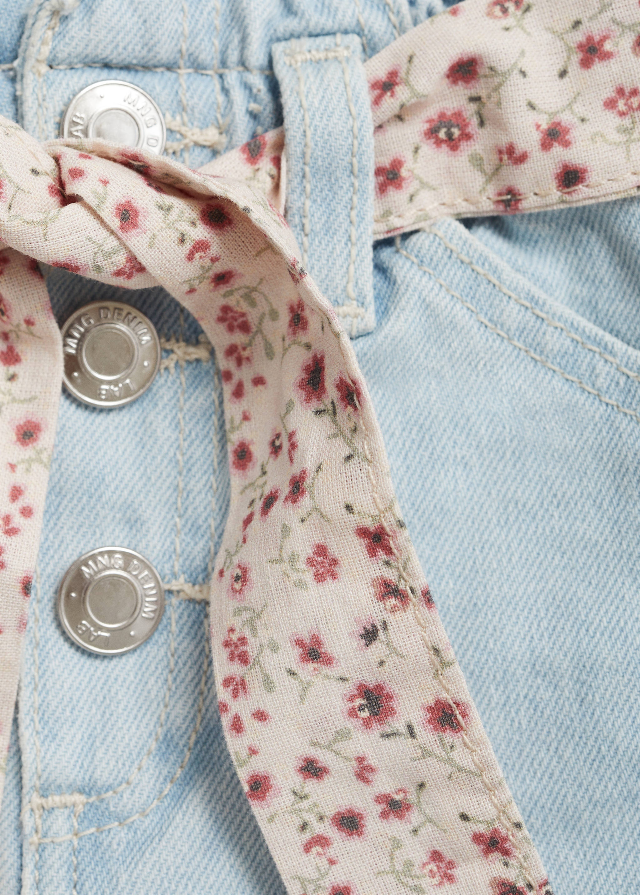 Denim shorts with belt - Details of the article 8