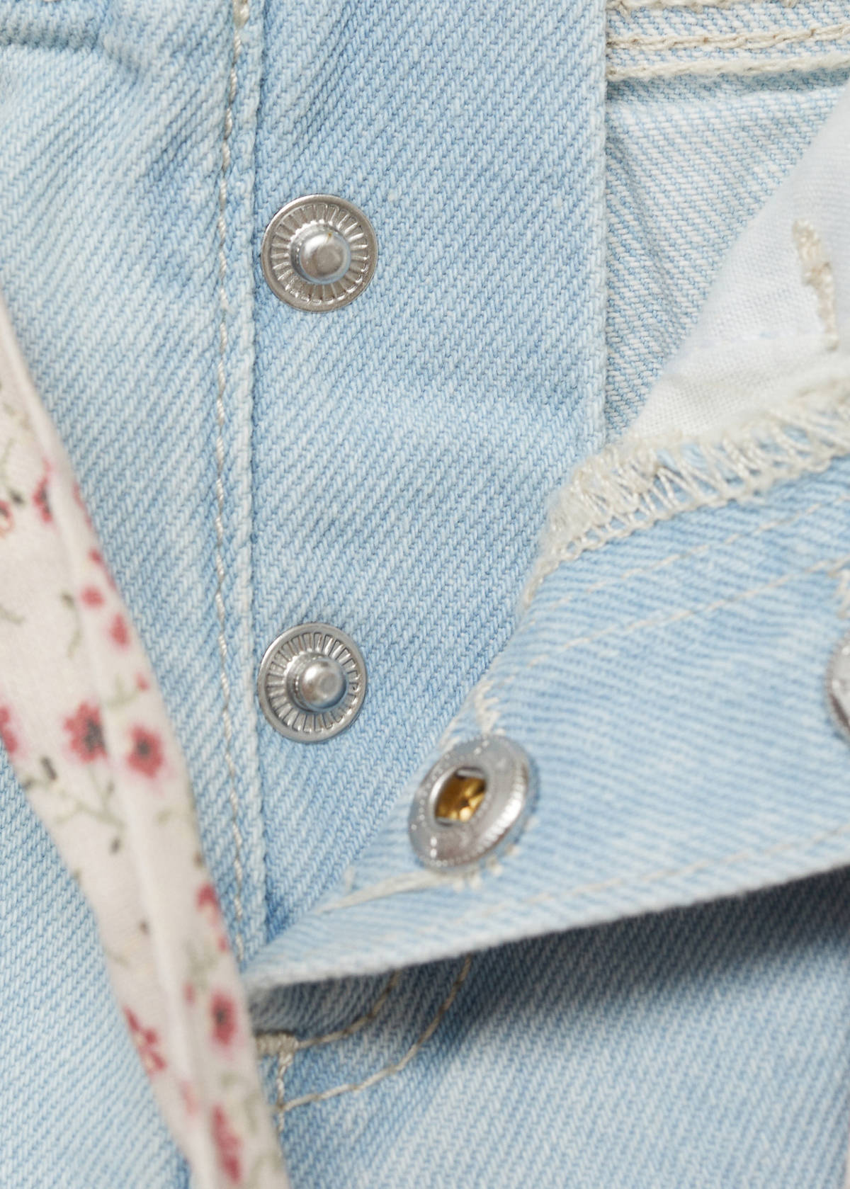 Denim shorts with belt — Light Blue