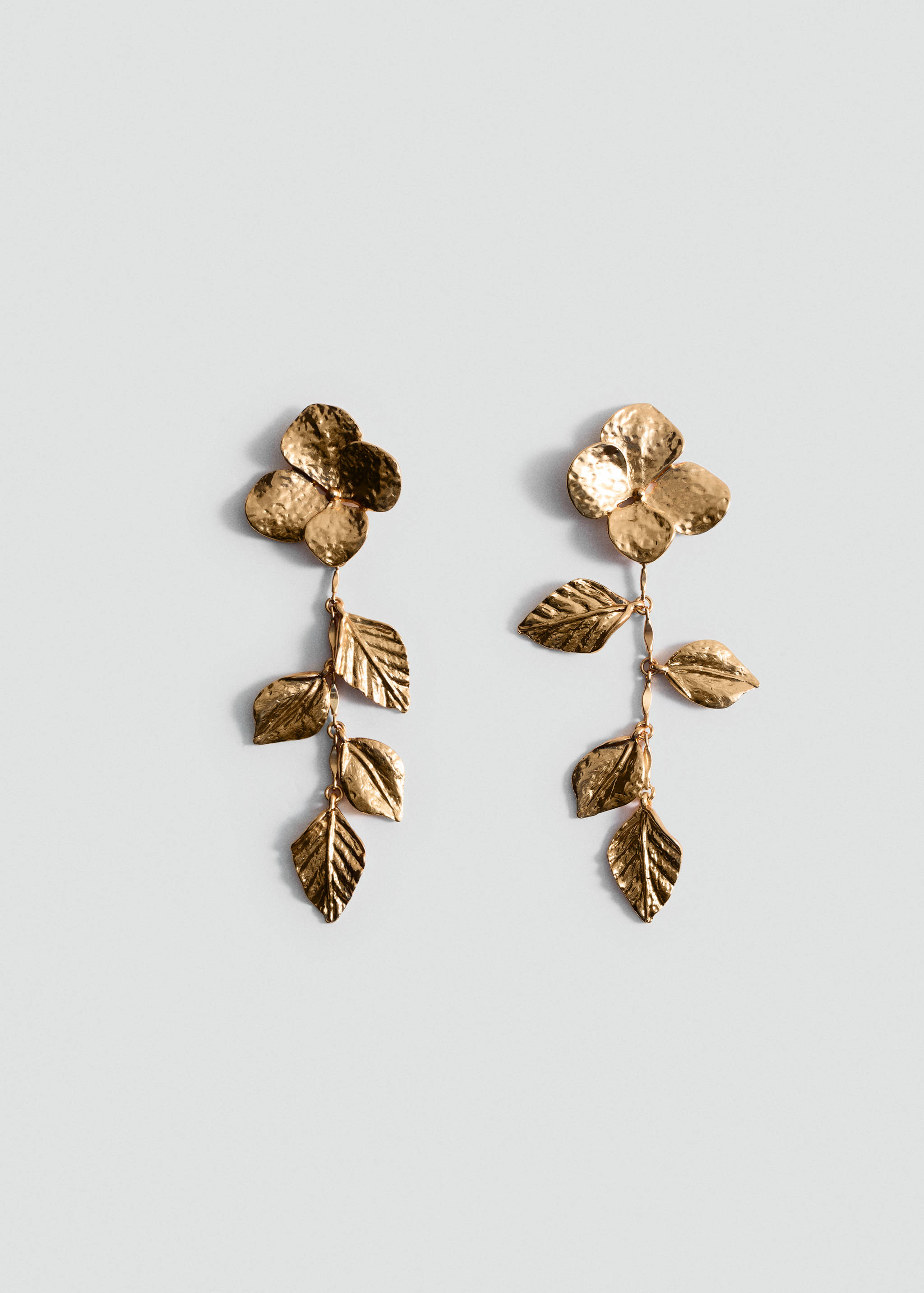 Metallic-flower hanging earrings - Article without model