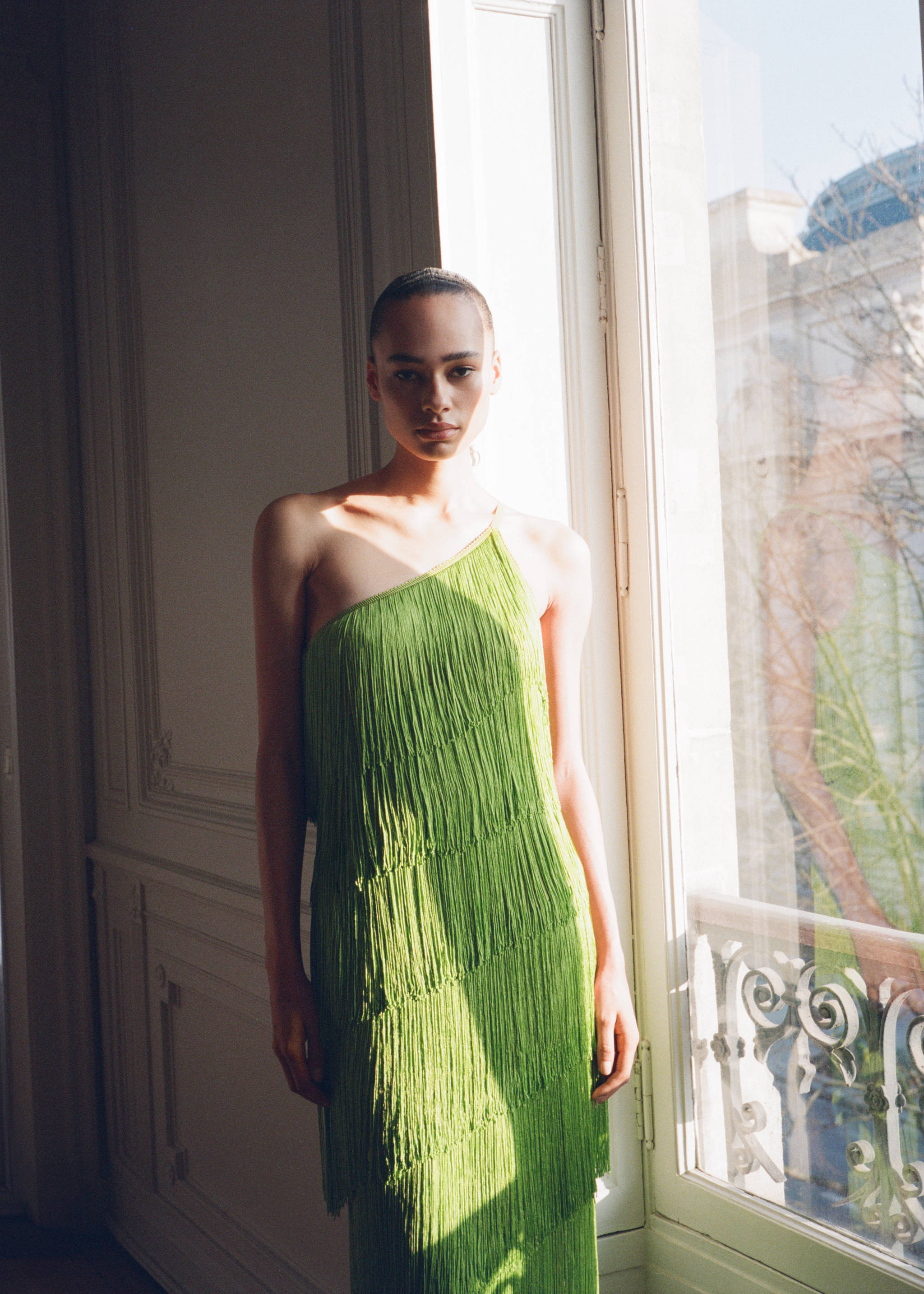 Püsküllü asimetrik midi elbise - Ürün detayı 7, Çim Rengi. Ref: 87035970-00.