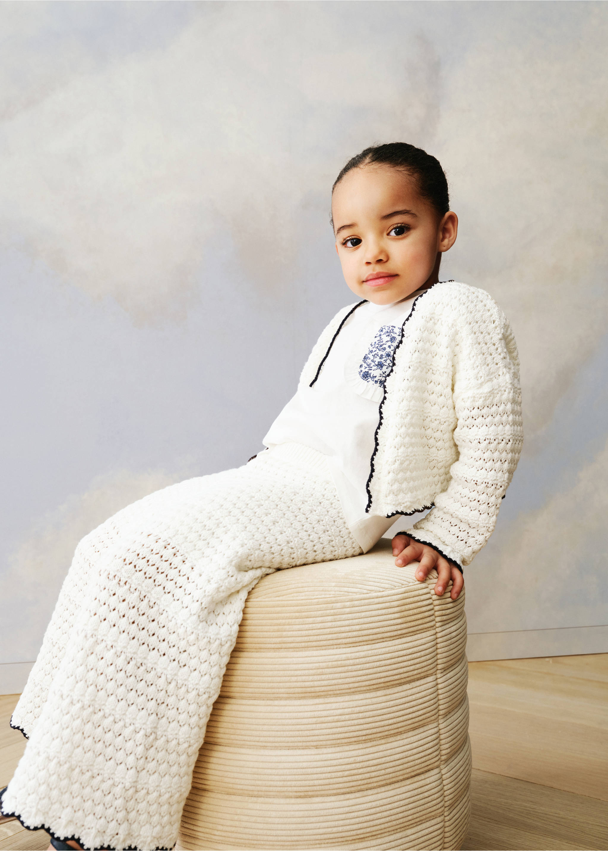 Contrast edge cardigan - Details of the article 5, White. Ref: 87035981-00.