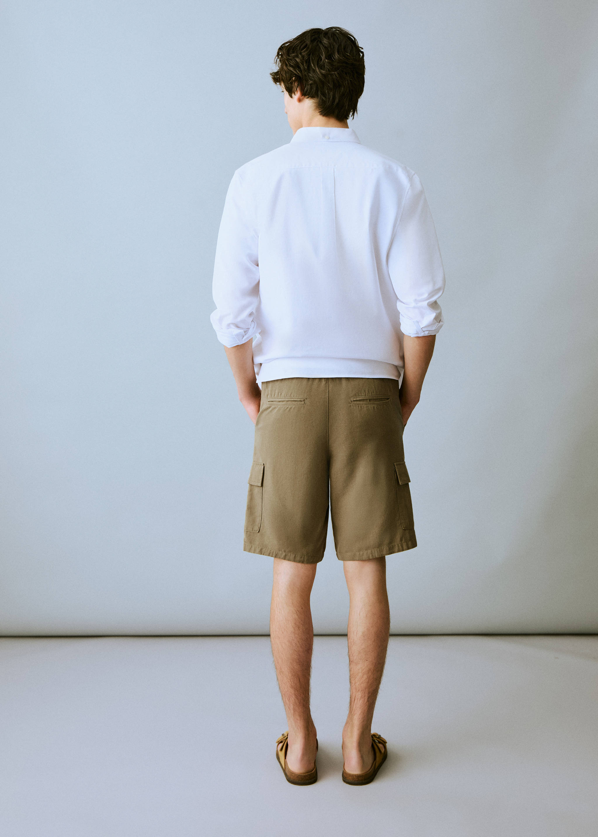 Bermude cargo din bumbac și in - Spatele articolului