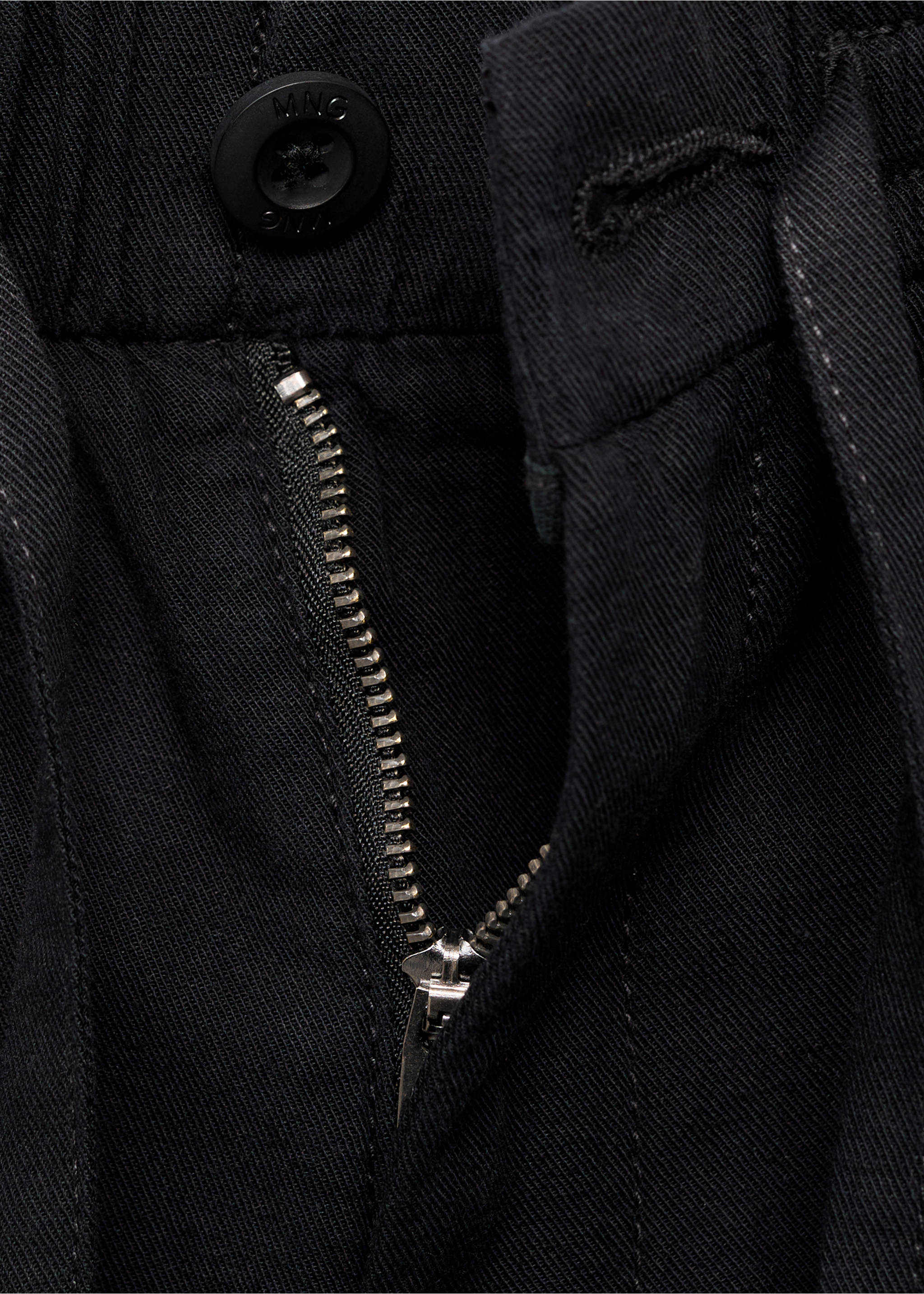 Cotton linen cargo shorts - Details of the article 8, Black. Ref: 87036356-00.